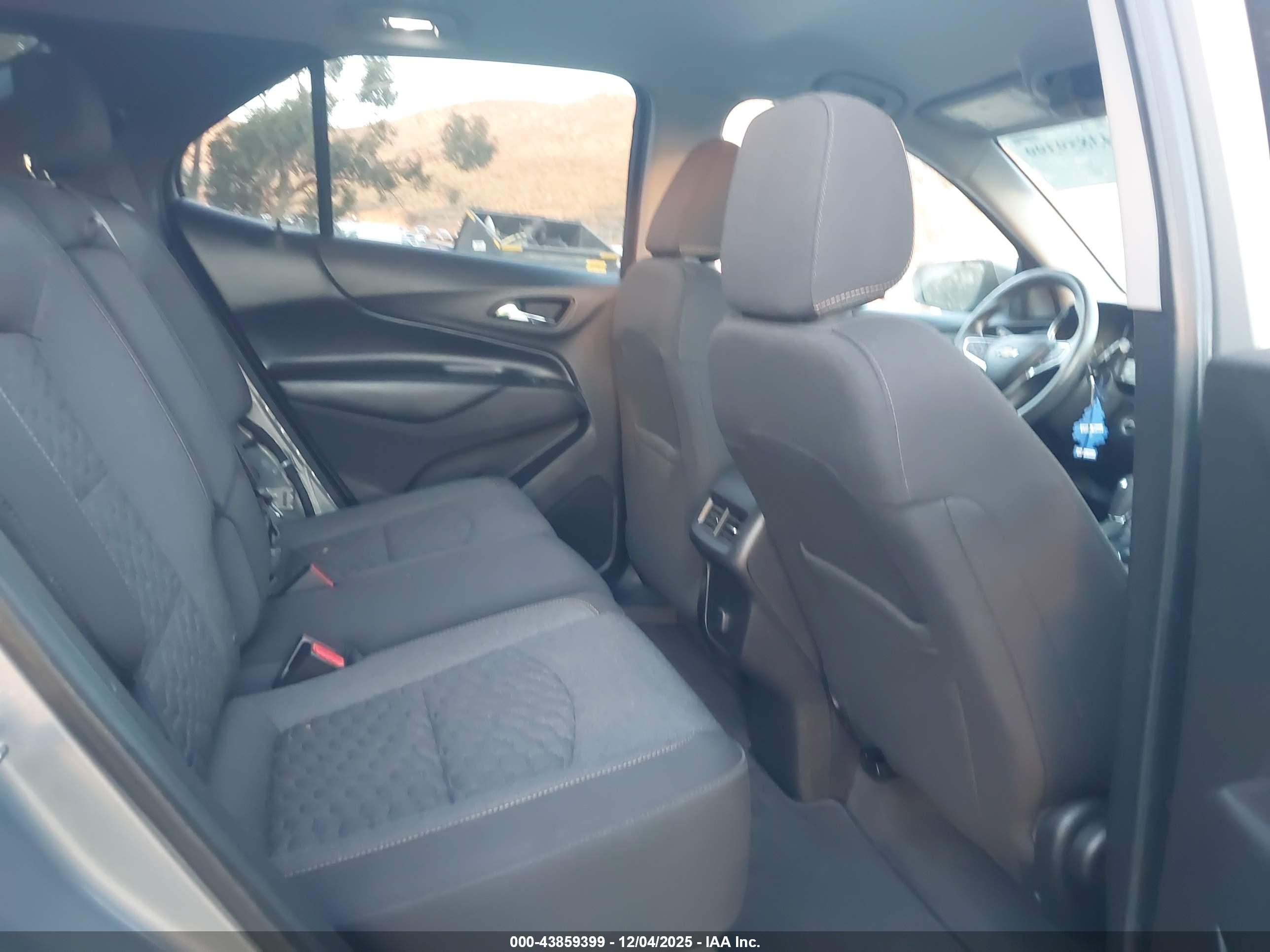 CHEVROLET EQUINOX image 8