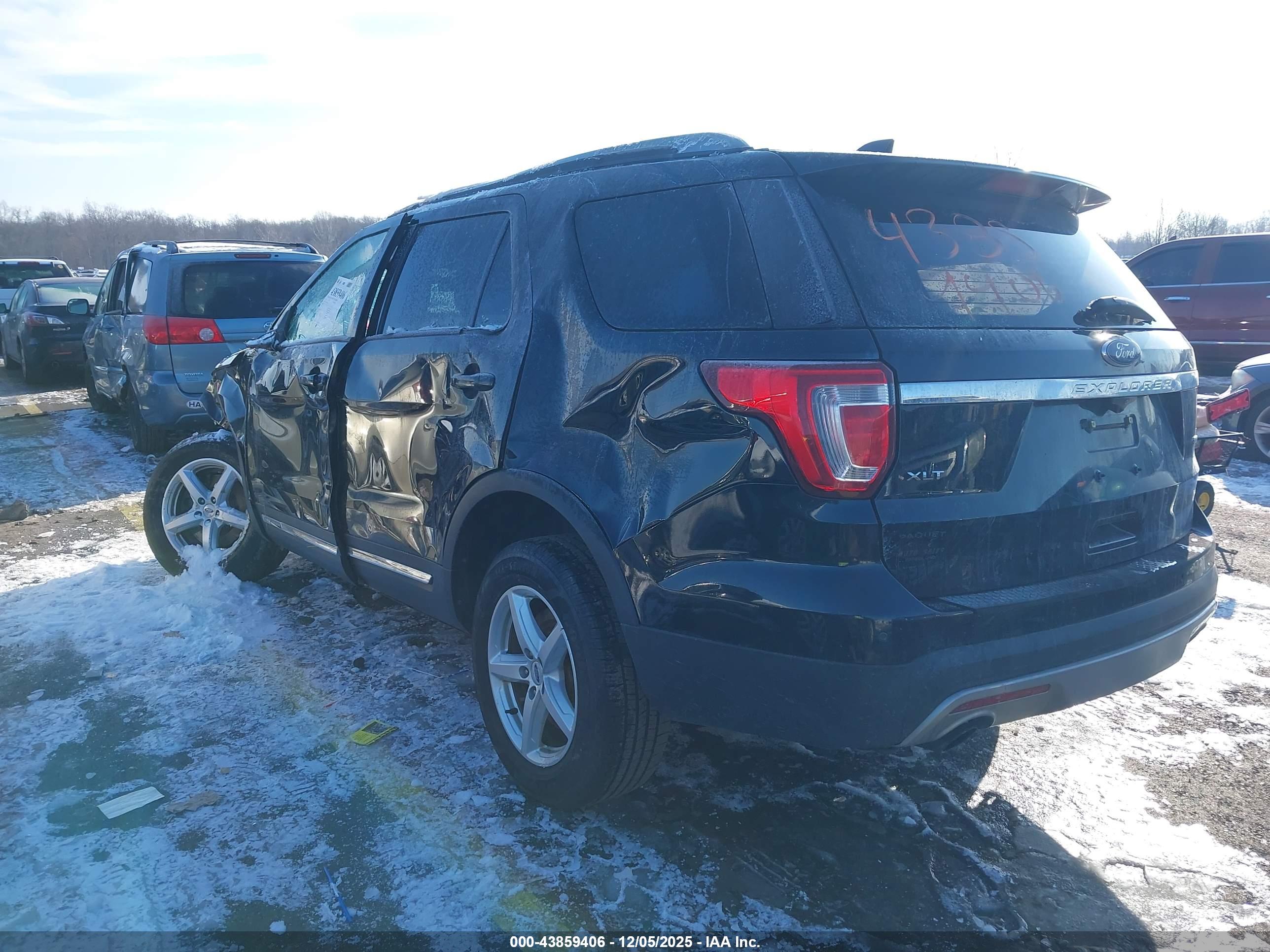 FORD EXPLORER image 3