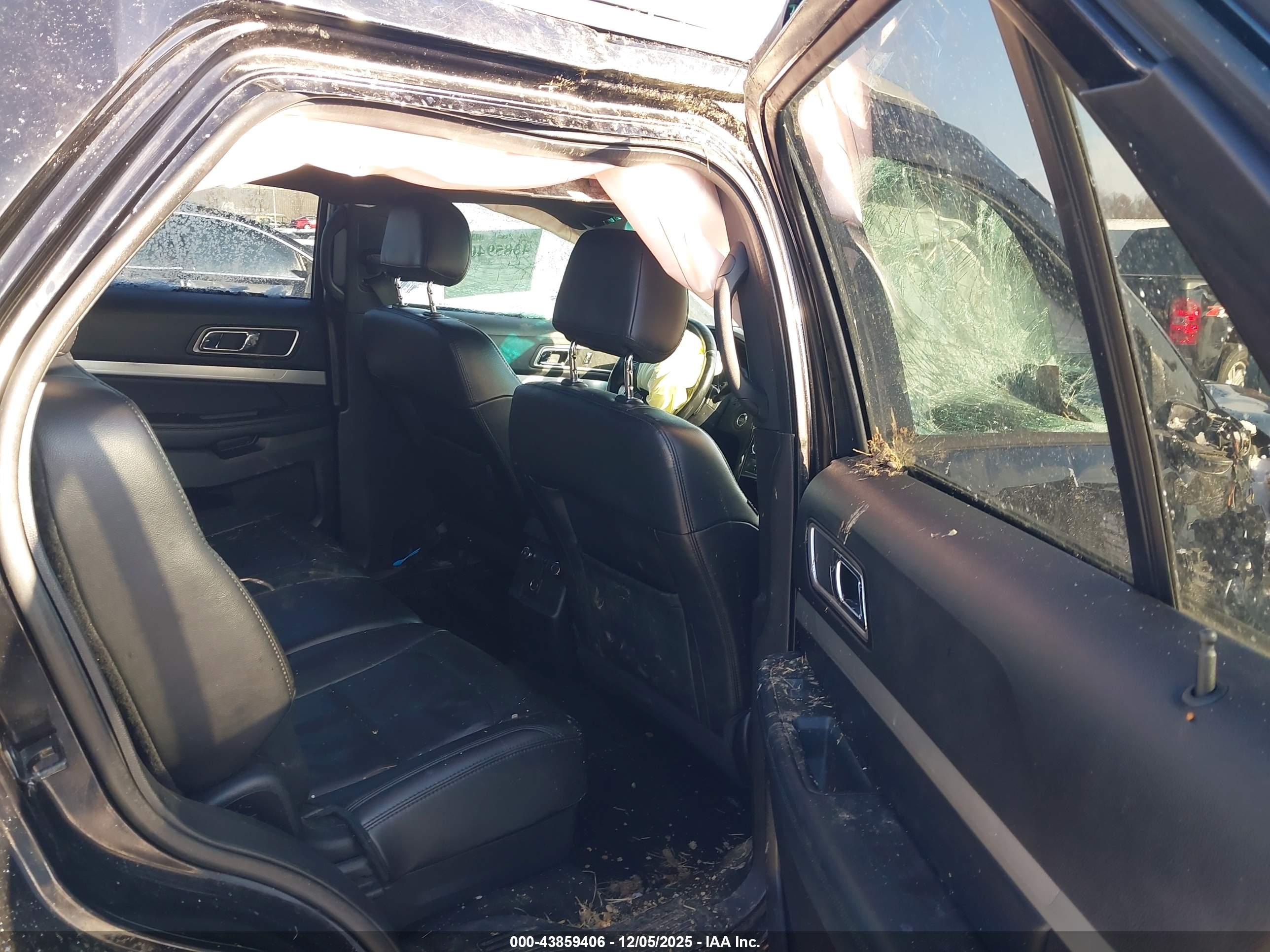 FORD EXPLORER image 8