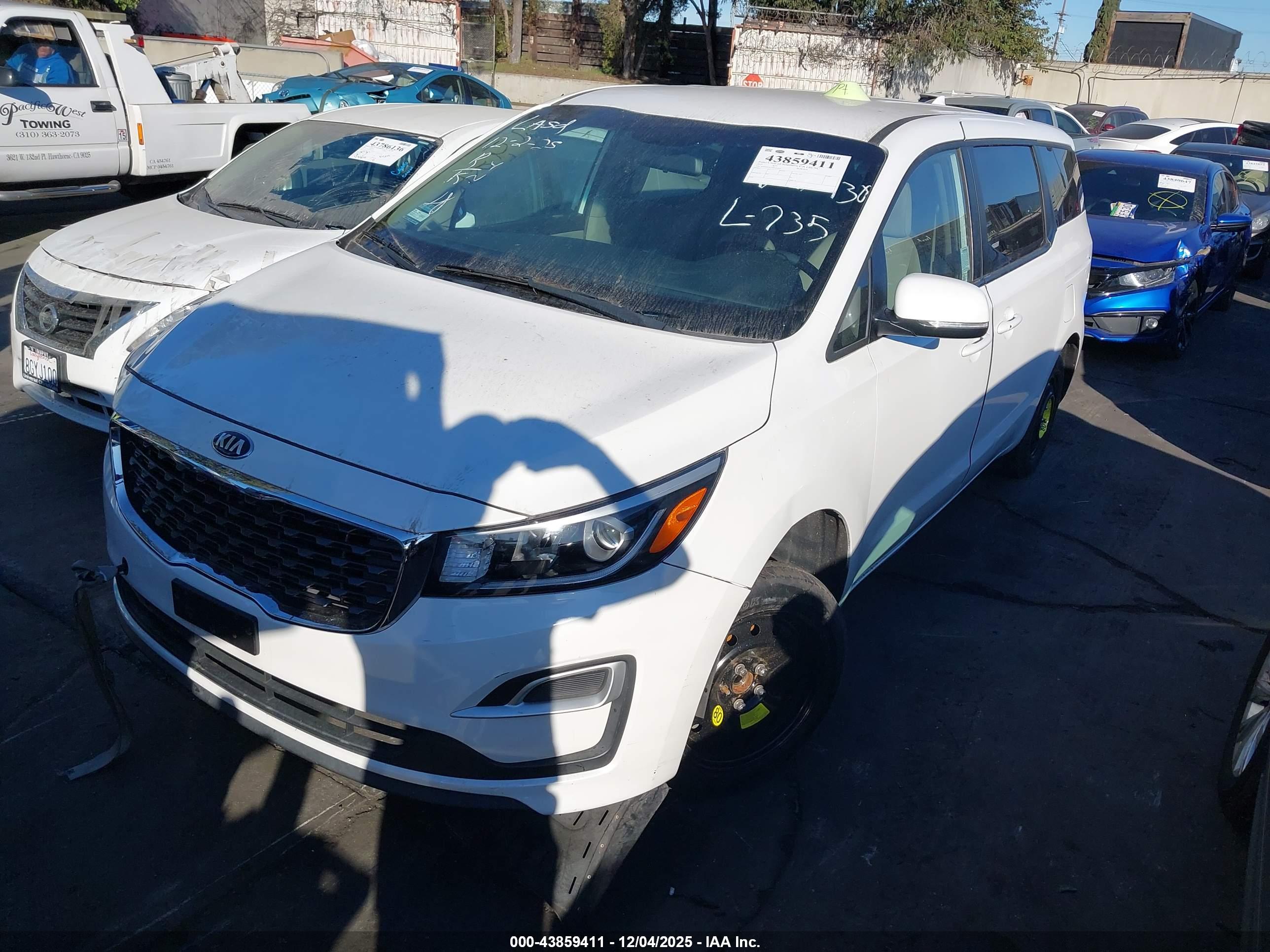KIA SEDONA image 2