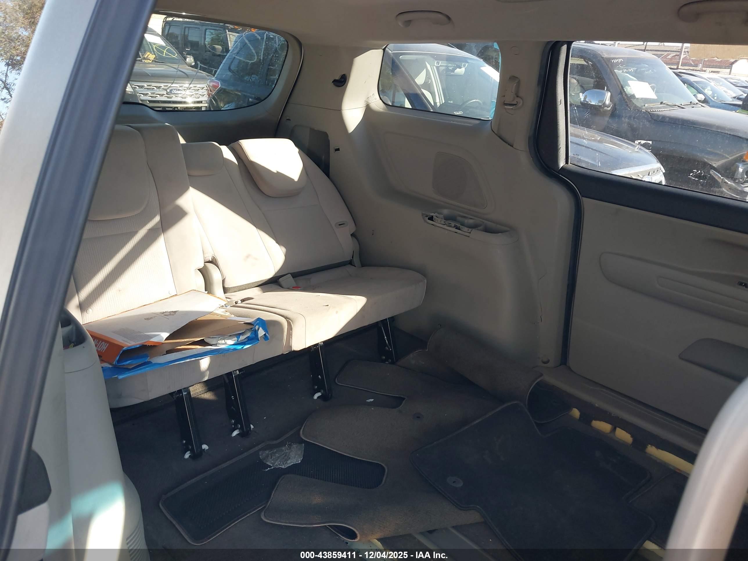 KIA SEDONA image 8