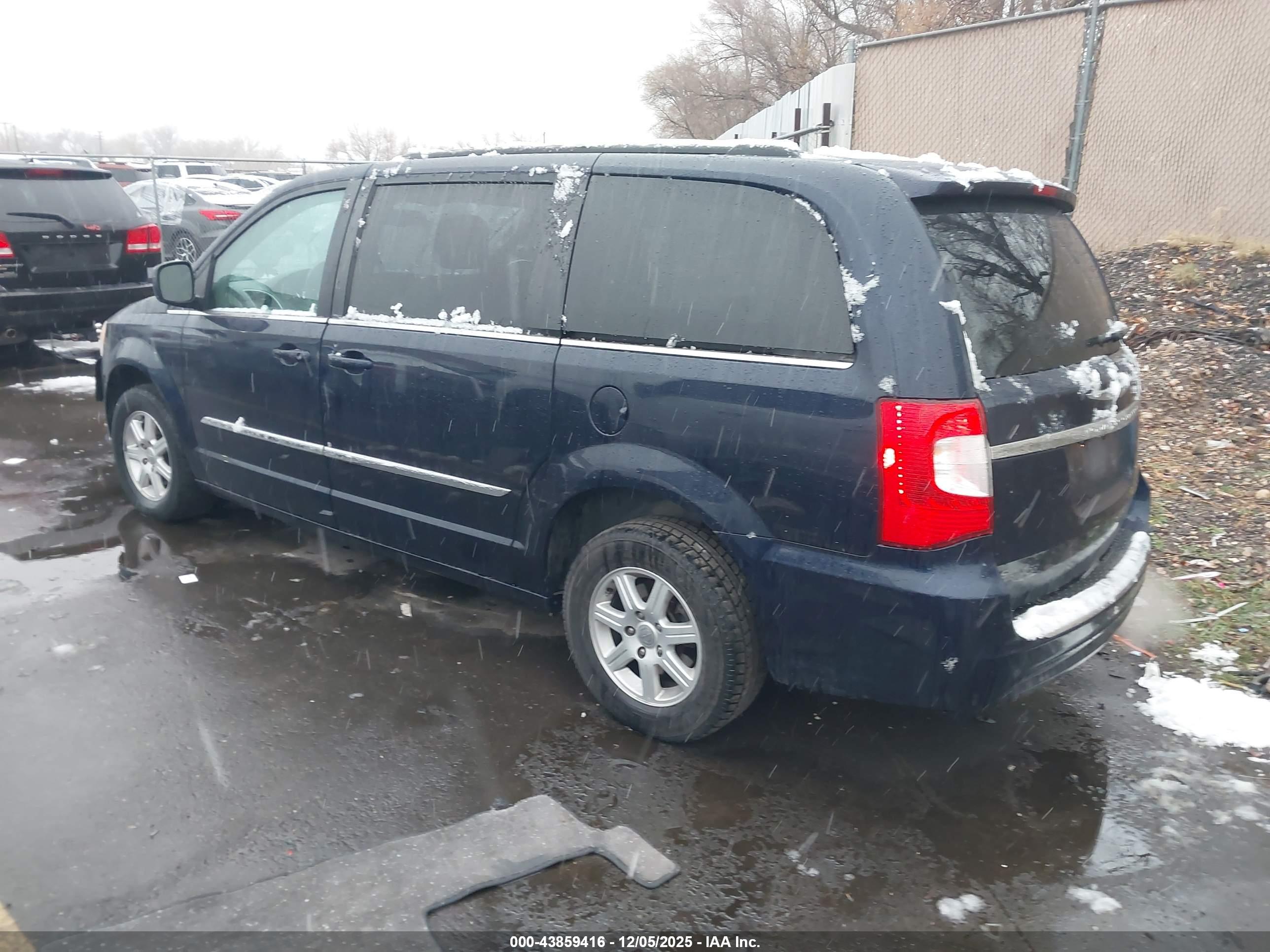 CHRYSLER TOWN image 3