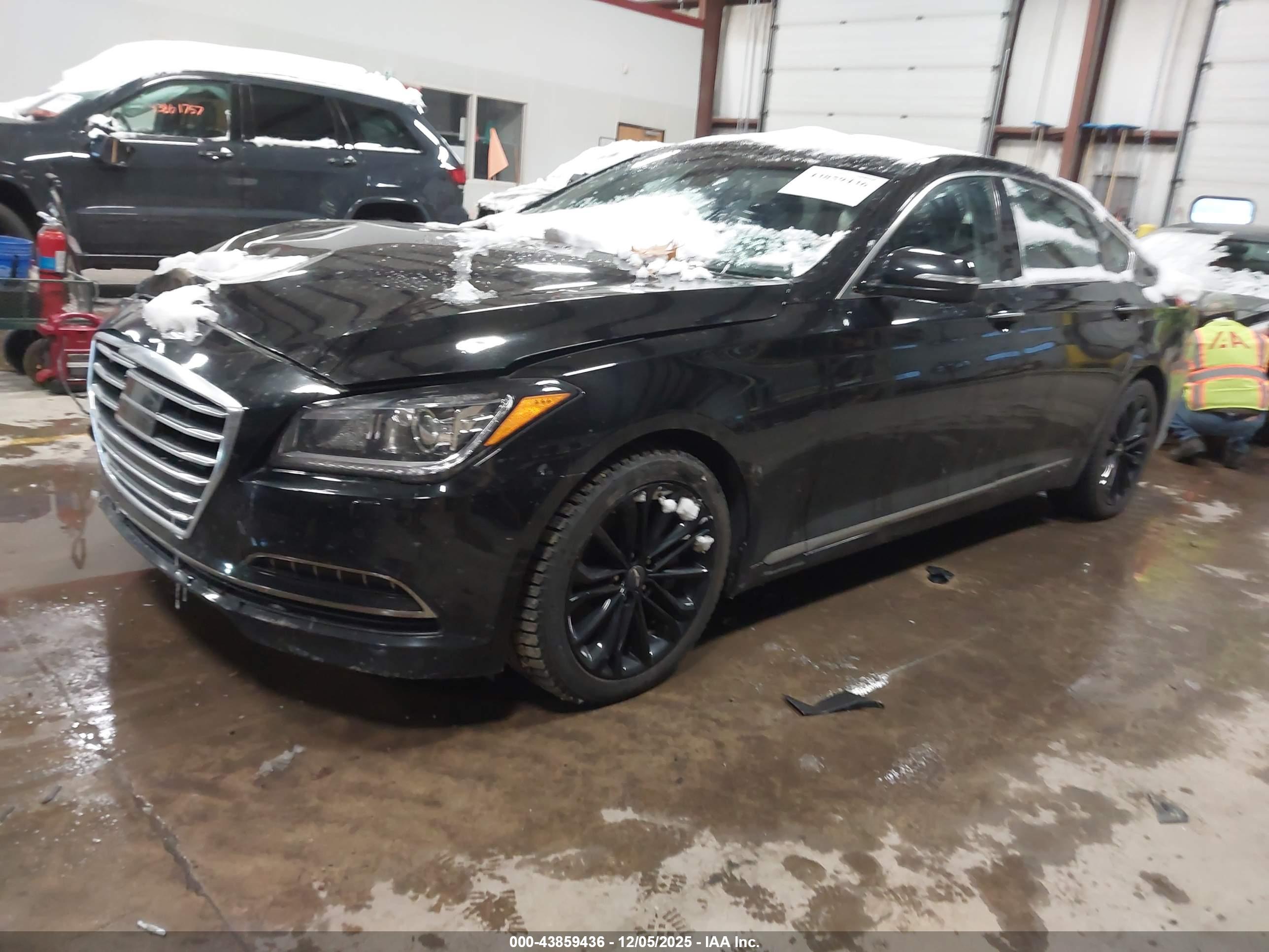 HYUNDAI GENESIS image 2