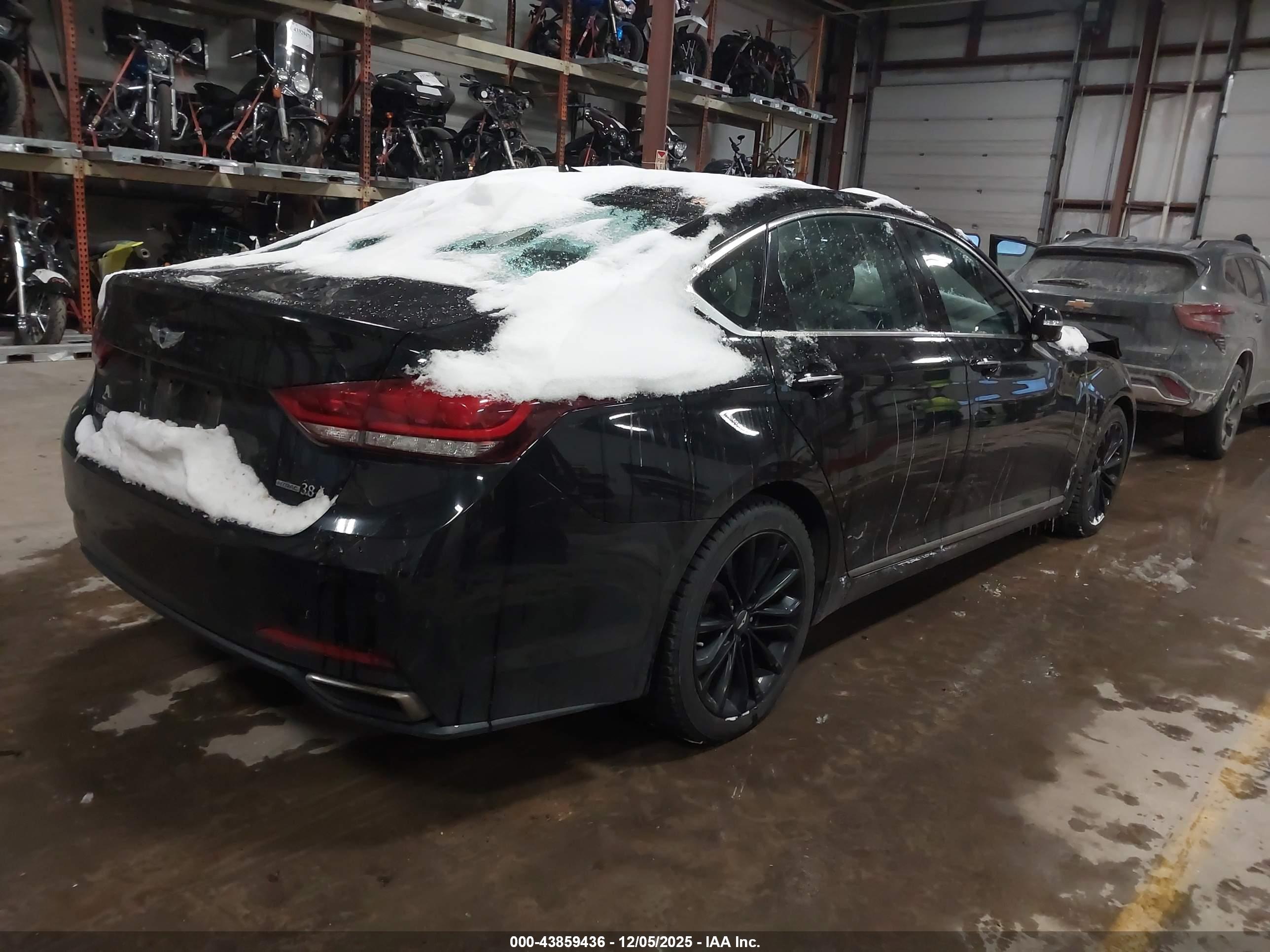 HYUNDAI GENESIS image 4