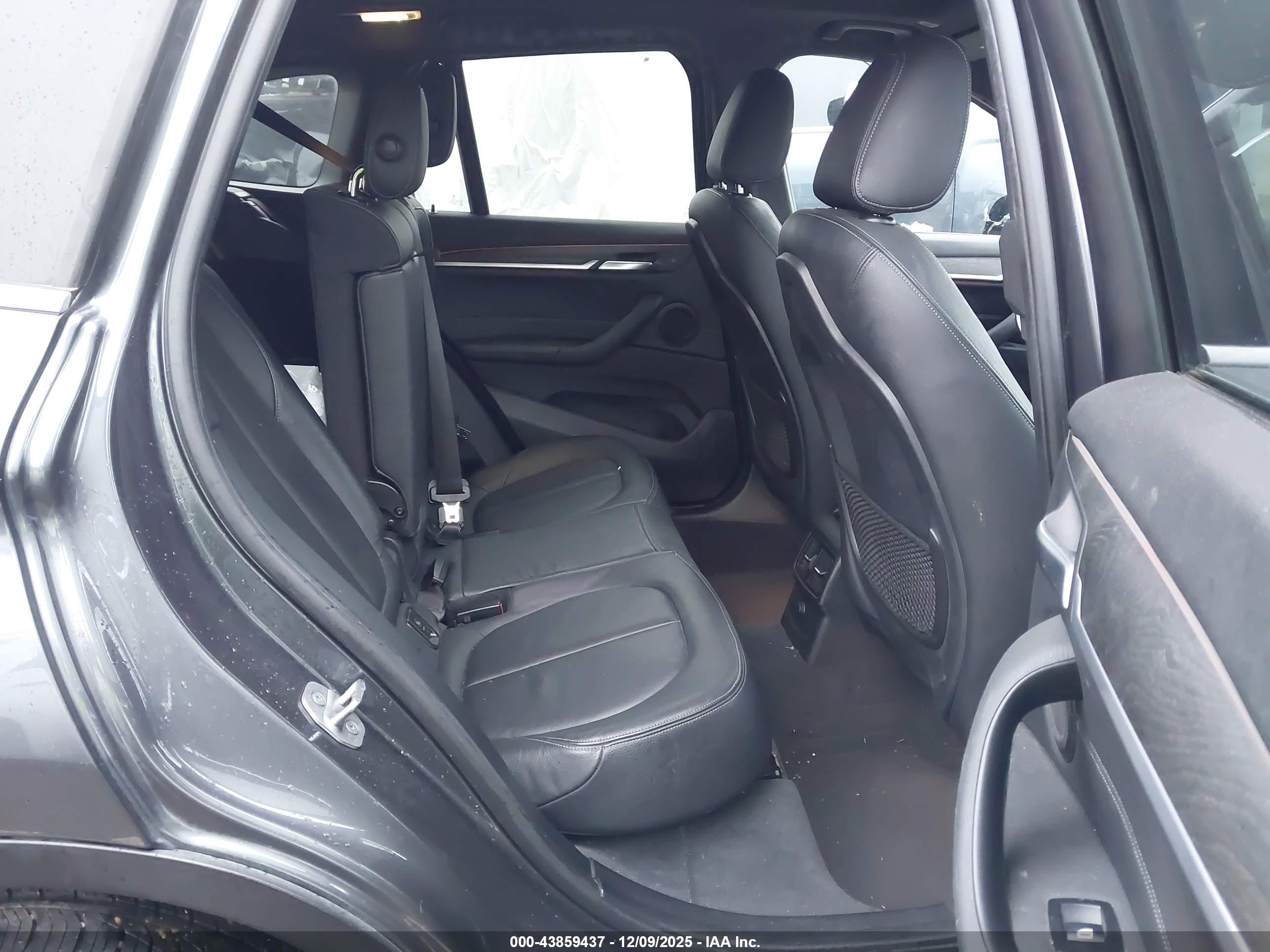 BMW X1 image 8