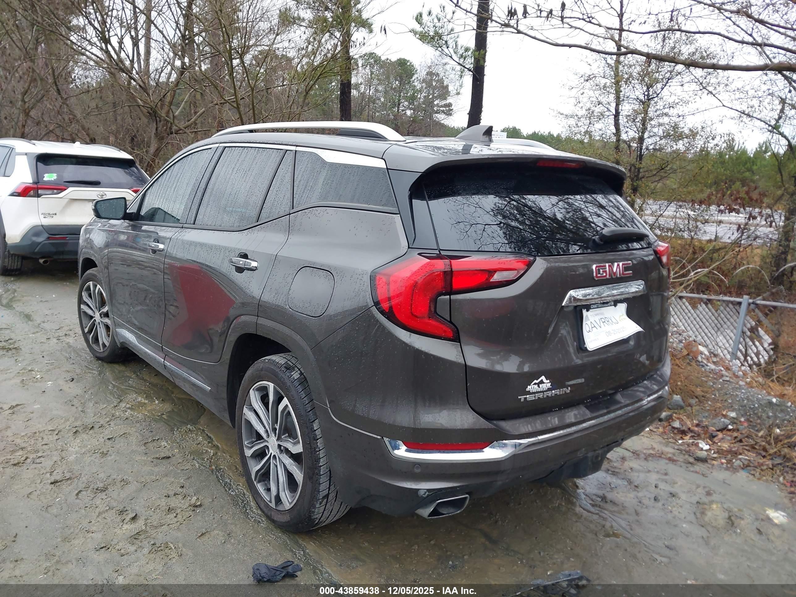 GMC TERRAIN image 3