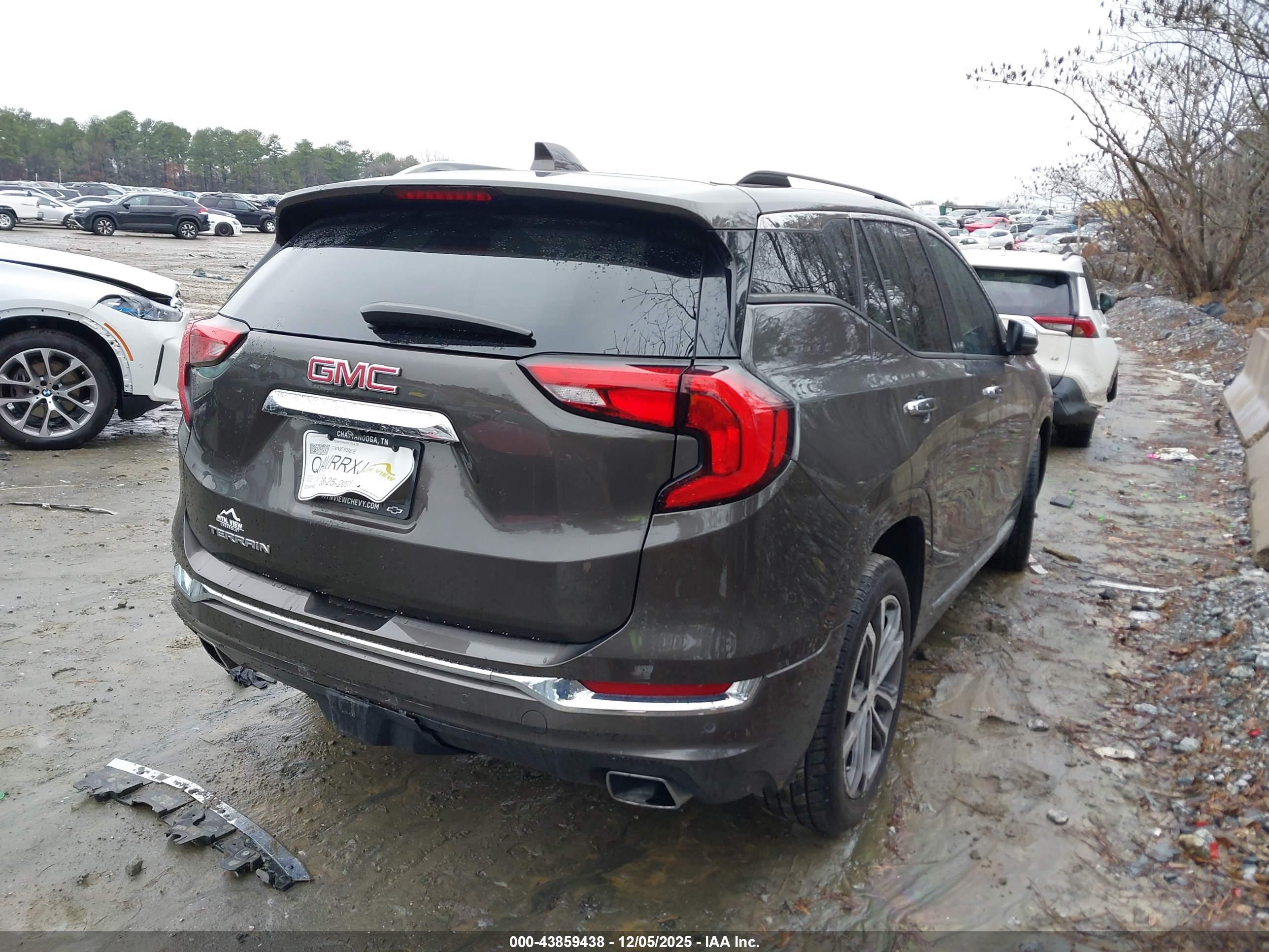 GMC TERRAIN image 4