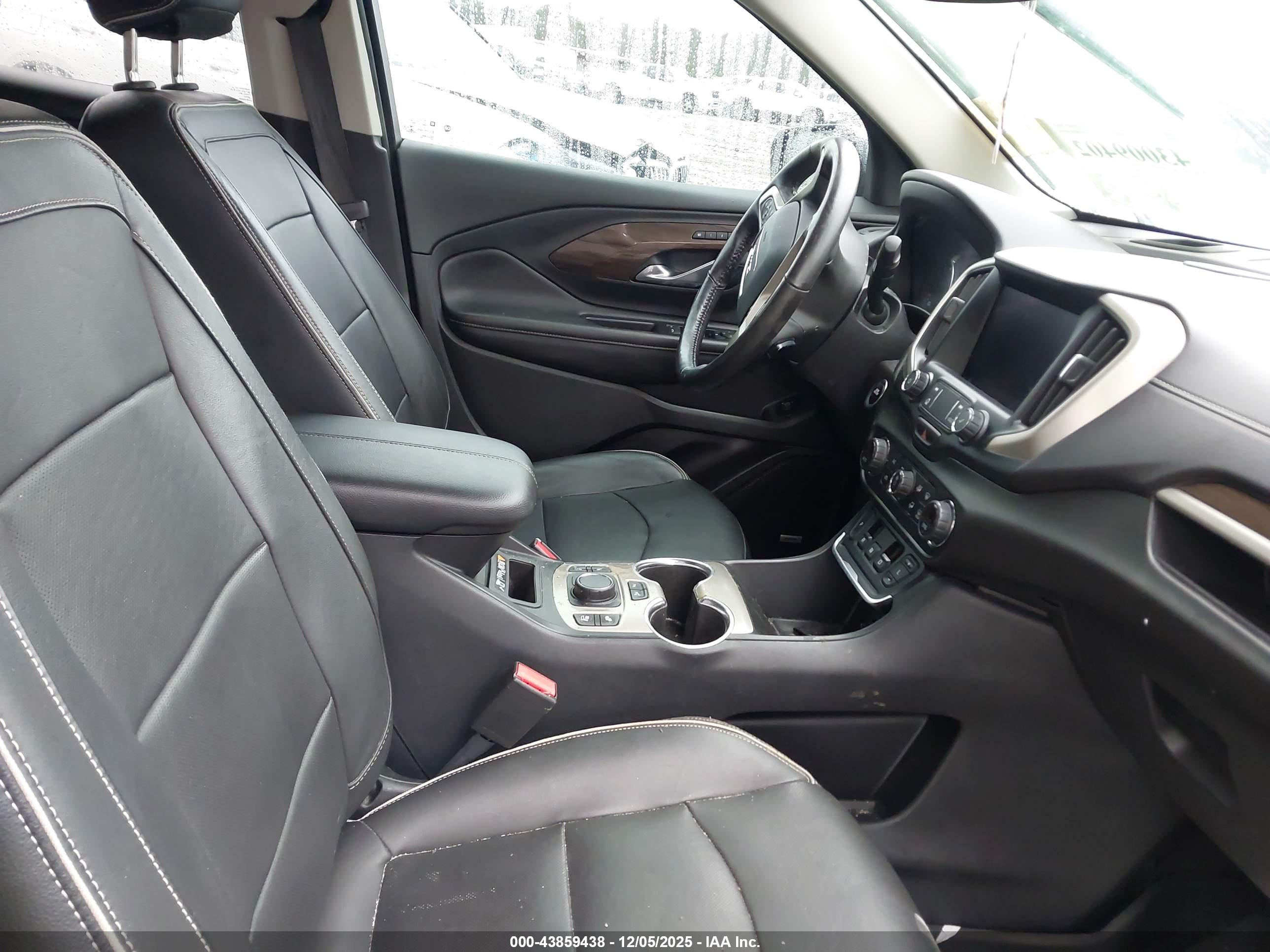 GMC TERRAIN image 5