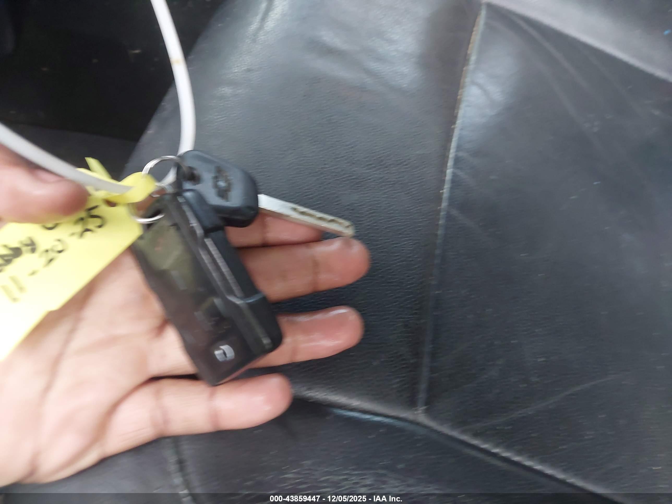 CHEVROLET SILVERADO image 11