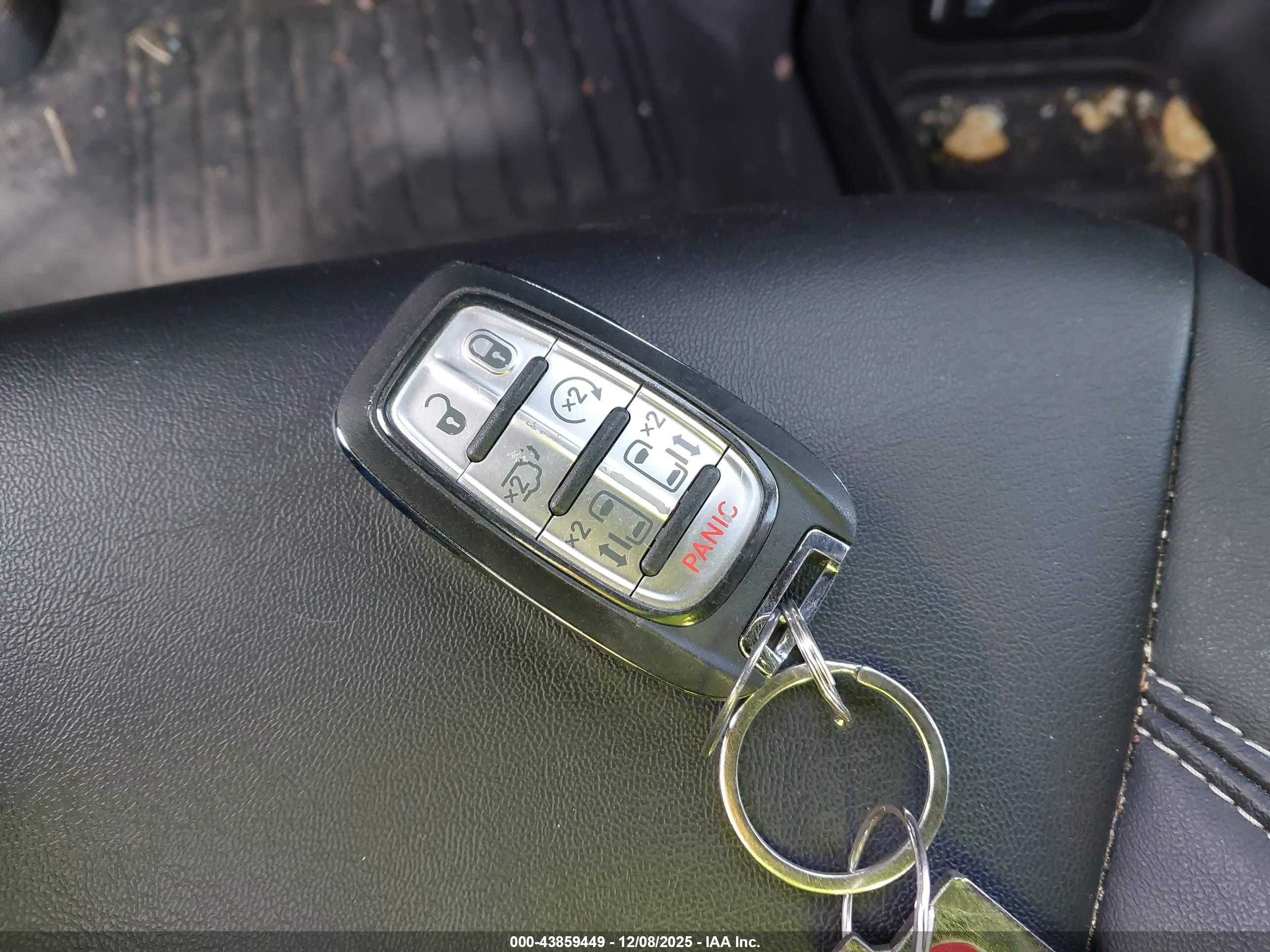 CHRYSLER PACIFICA image 11