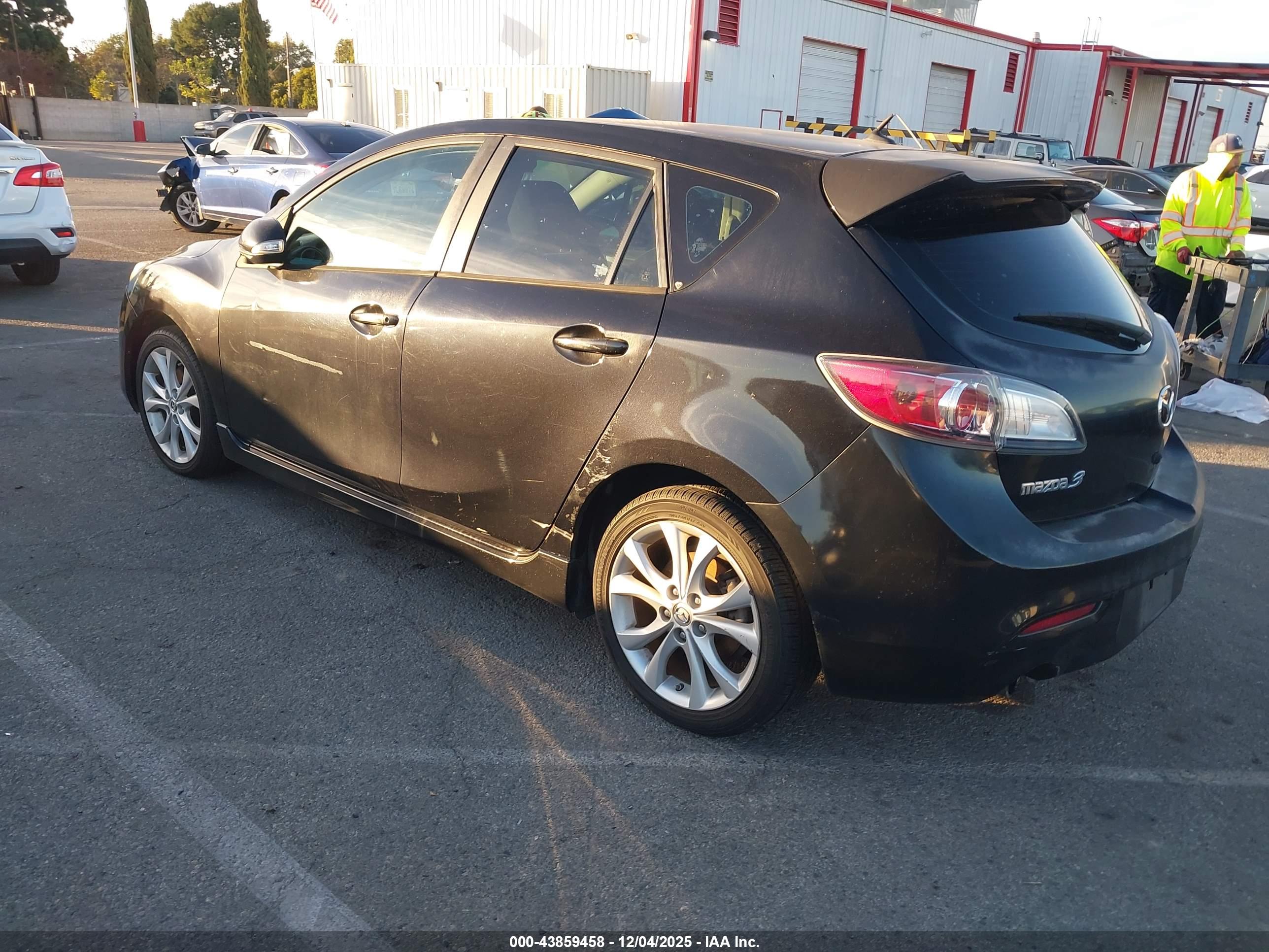 MAZDA MAZDA3 image 3