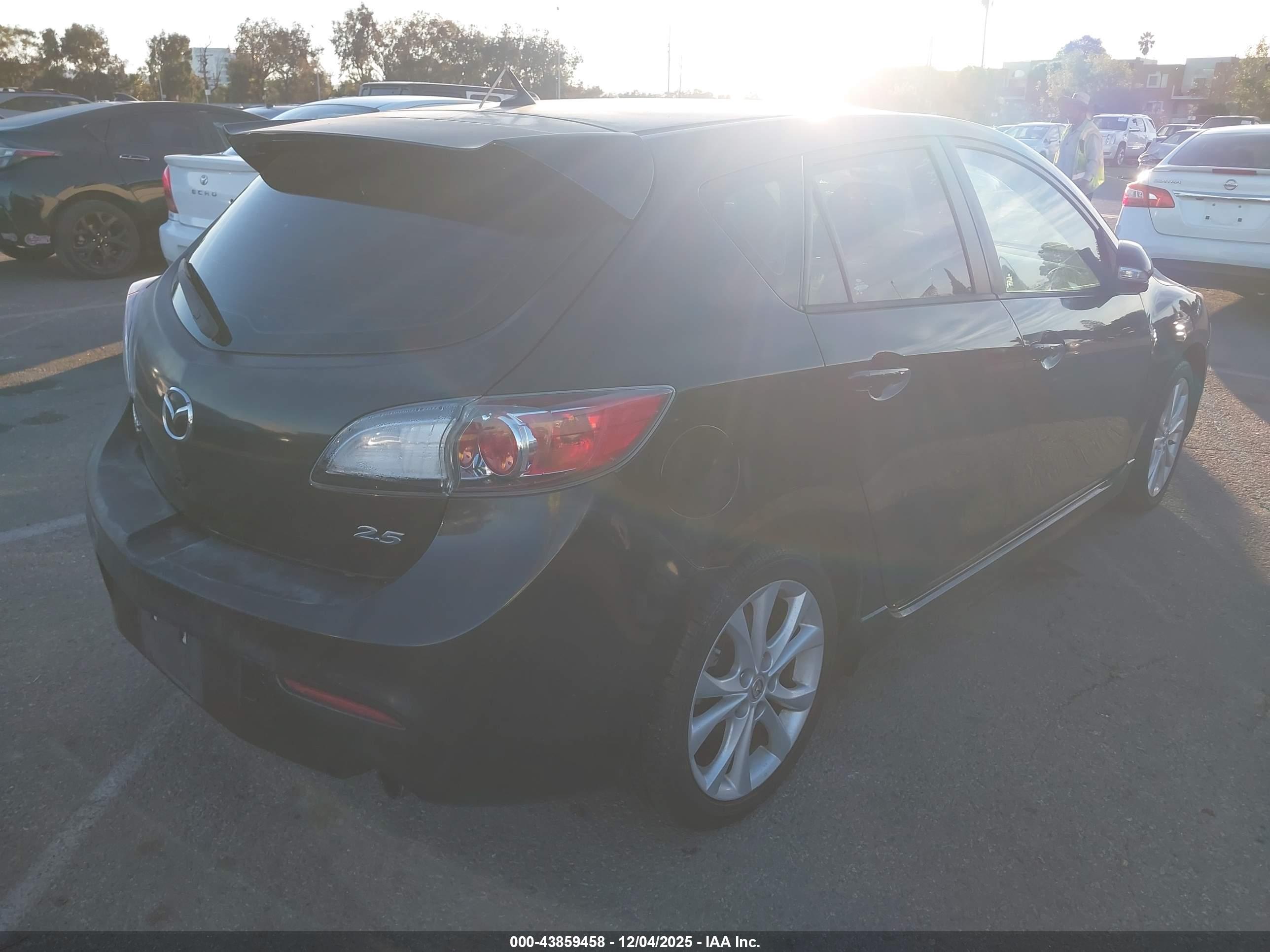 MAZDA MAZDA3 image 4