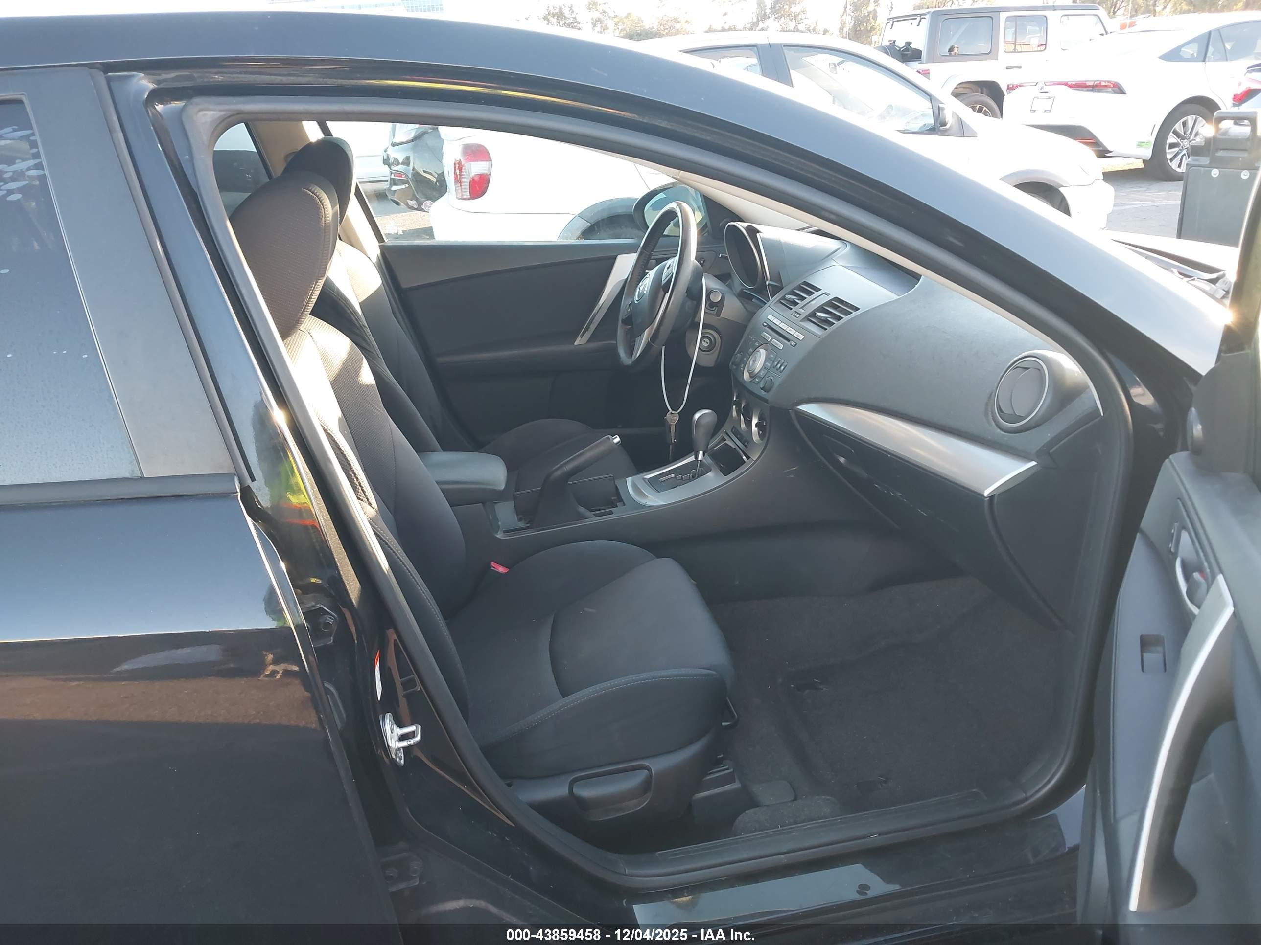 MAZDA MAZDA3 image 5