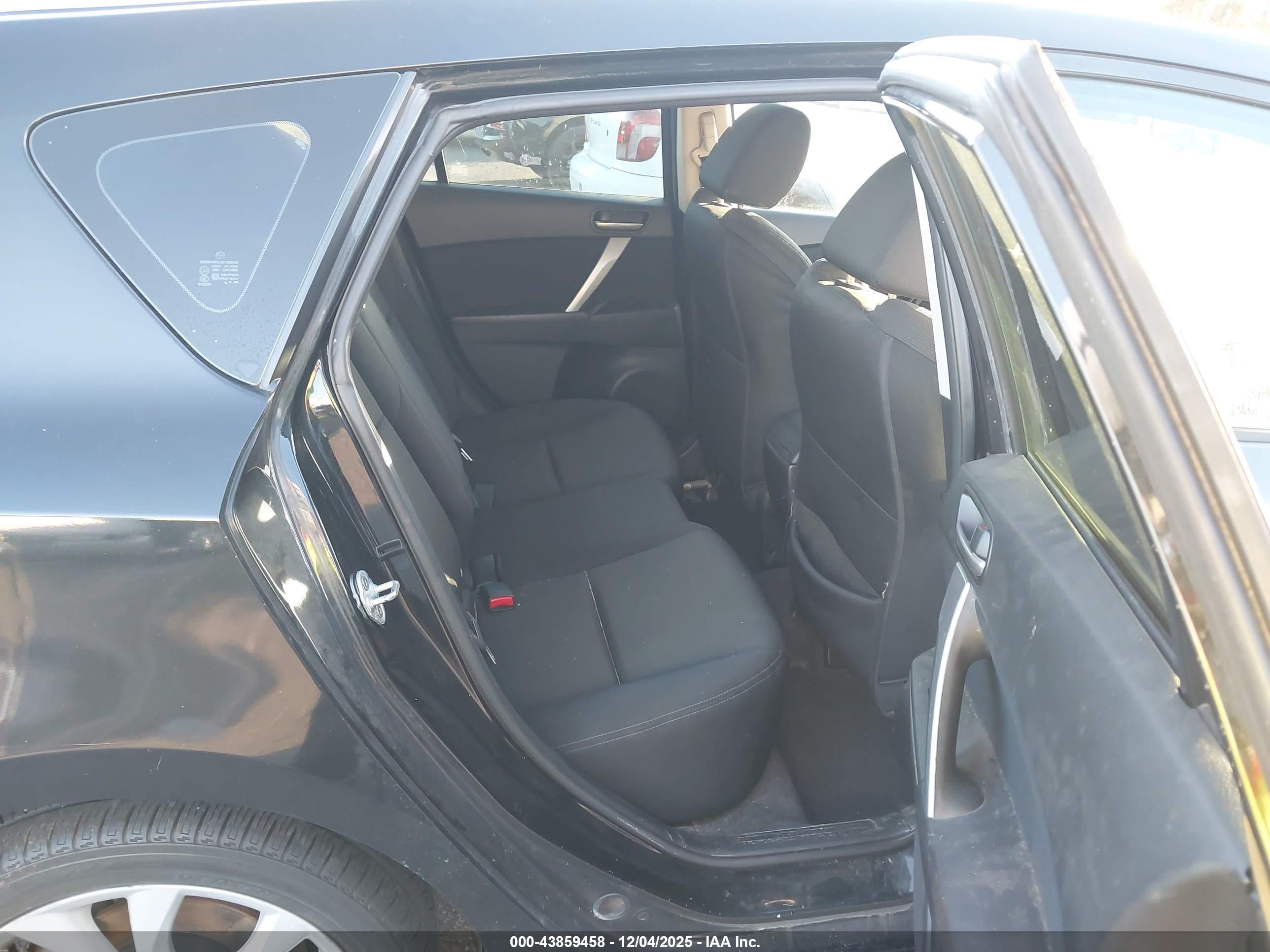 MAZDA MAZDA3 image 8