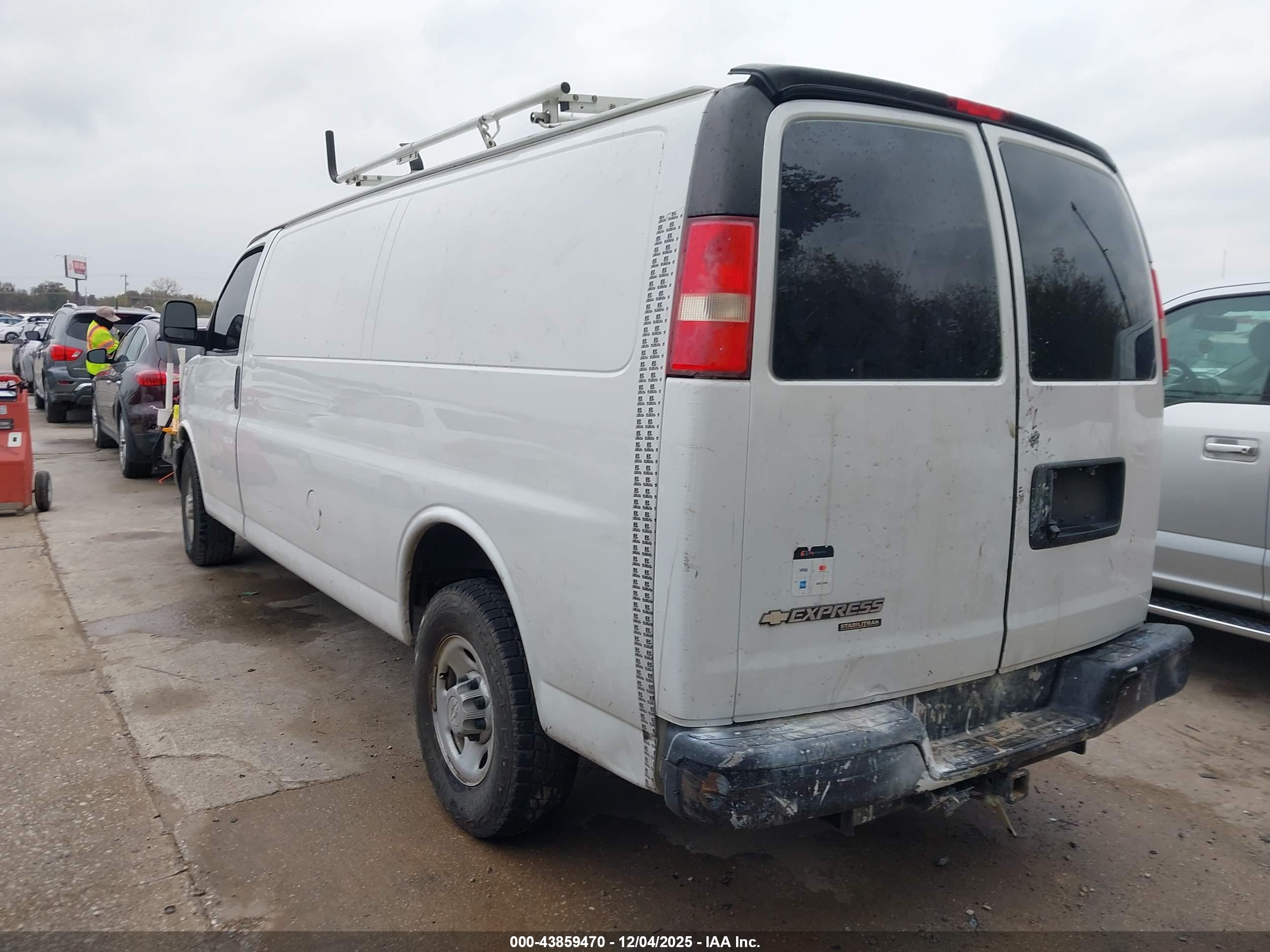 CHEVROLET EXPRESS image 3