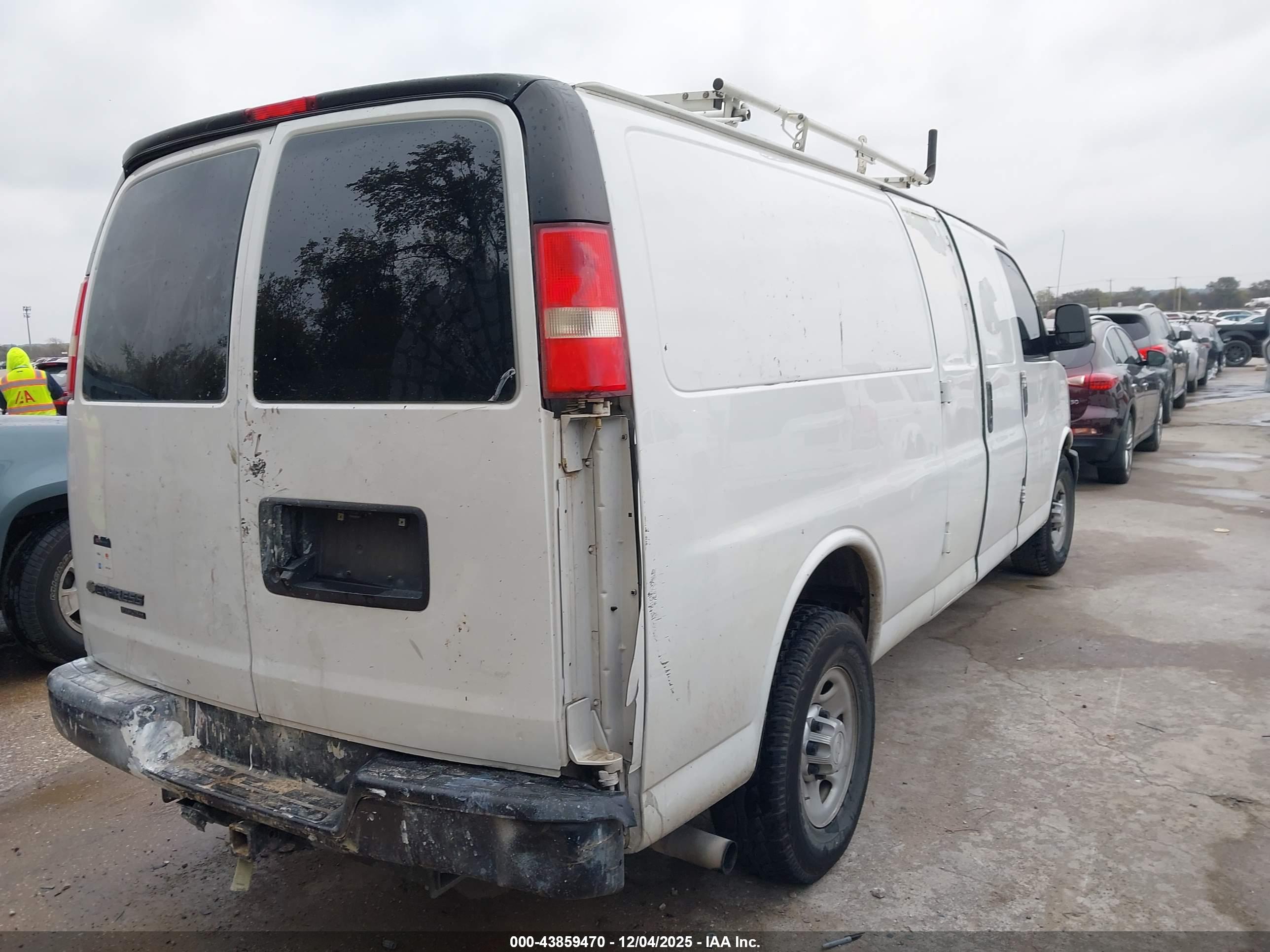 CHEVROLET EXPRESS image 4