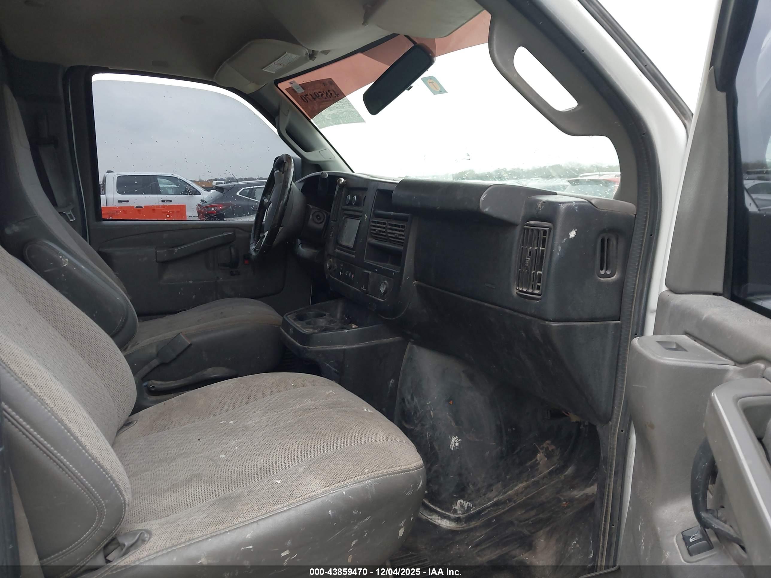 CHEVROLET EXPRESS image 5