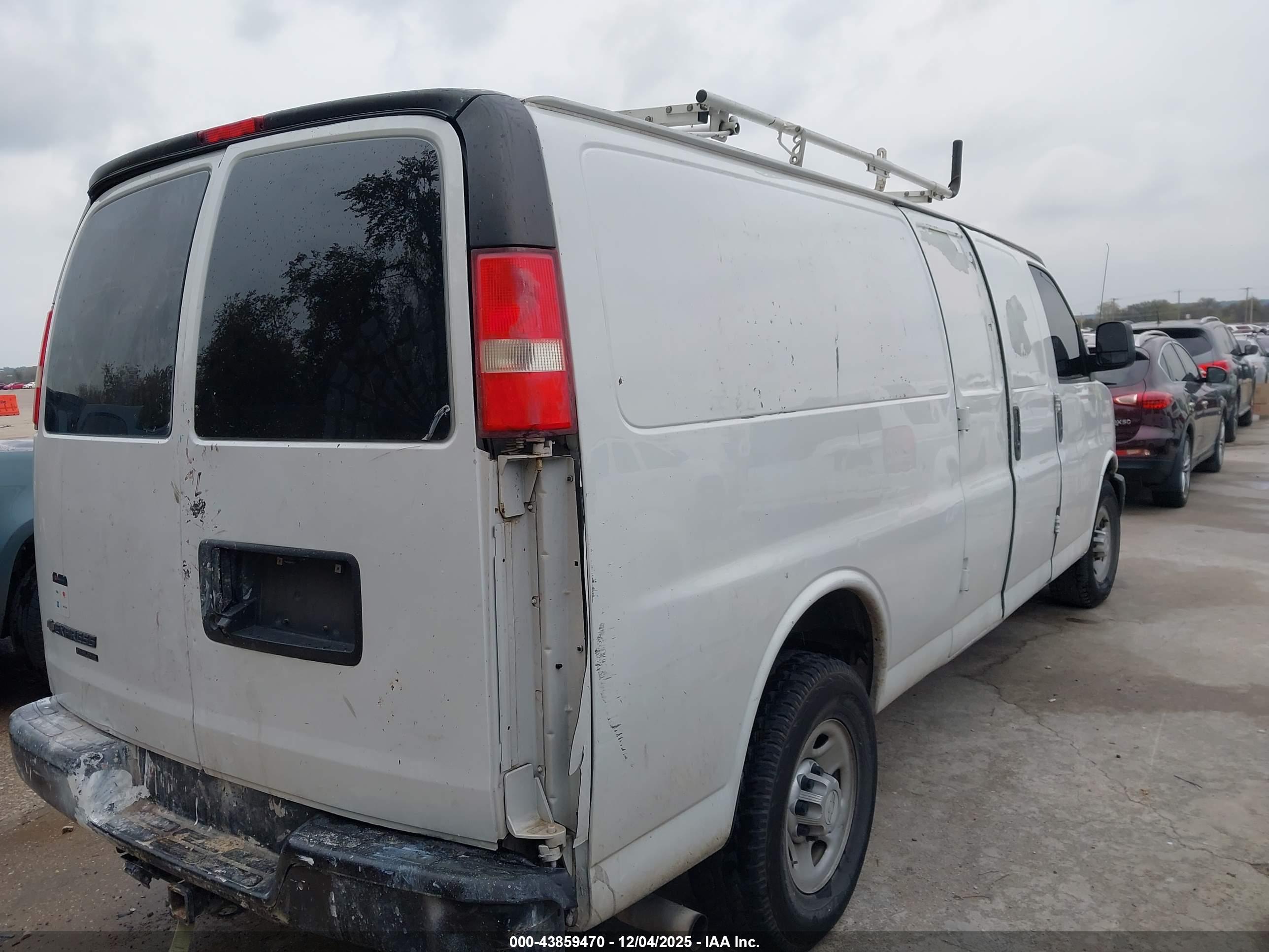 CHEVROLET EXPRESS image 6