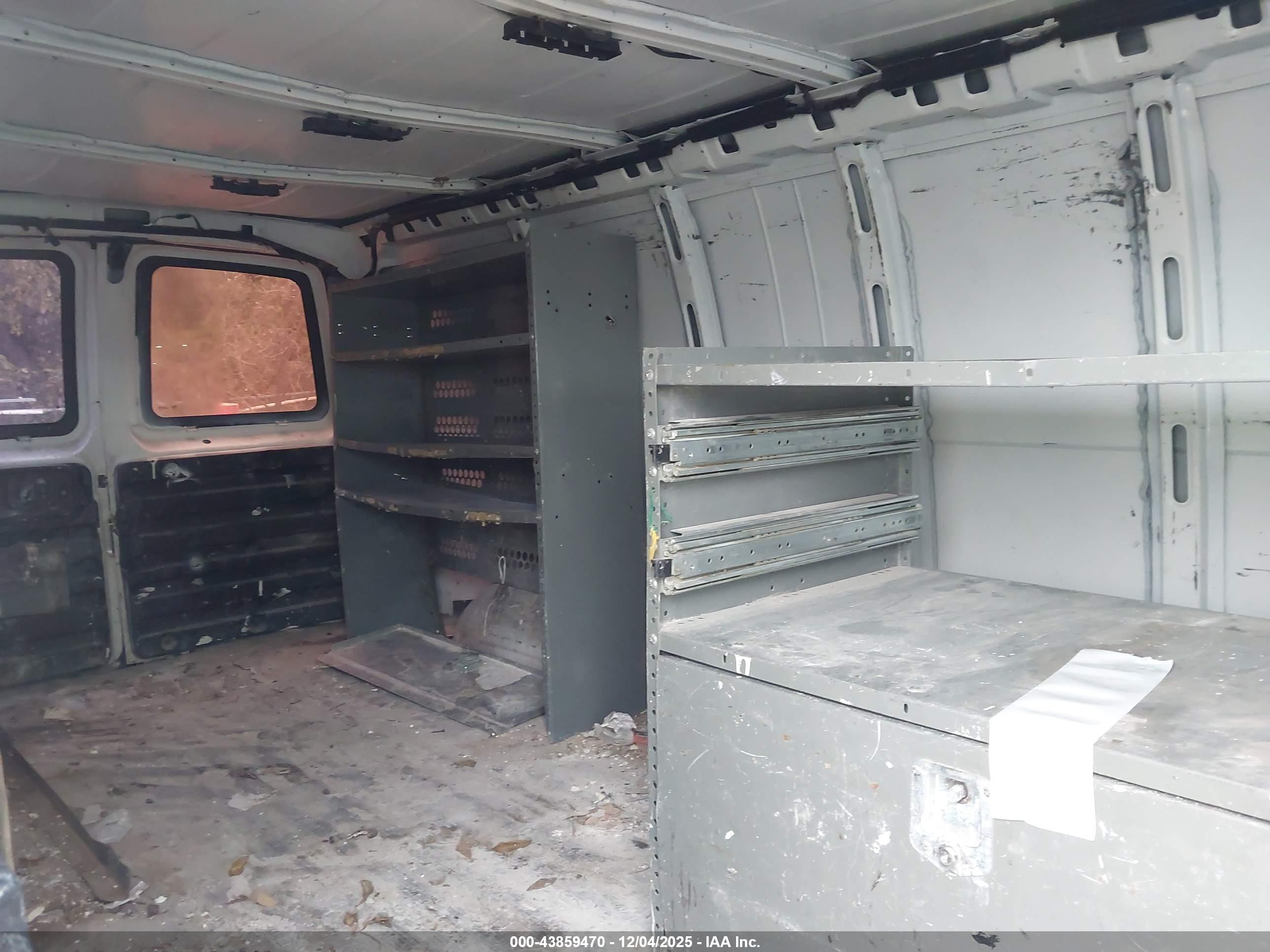 CHEVROLET EXPRESS image 8