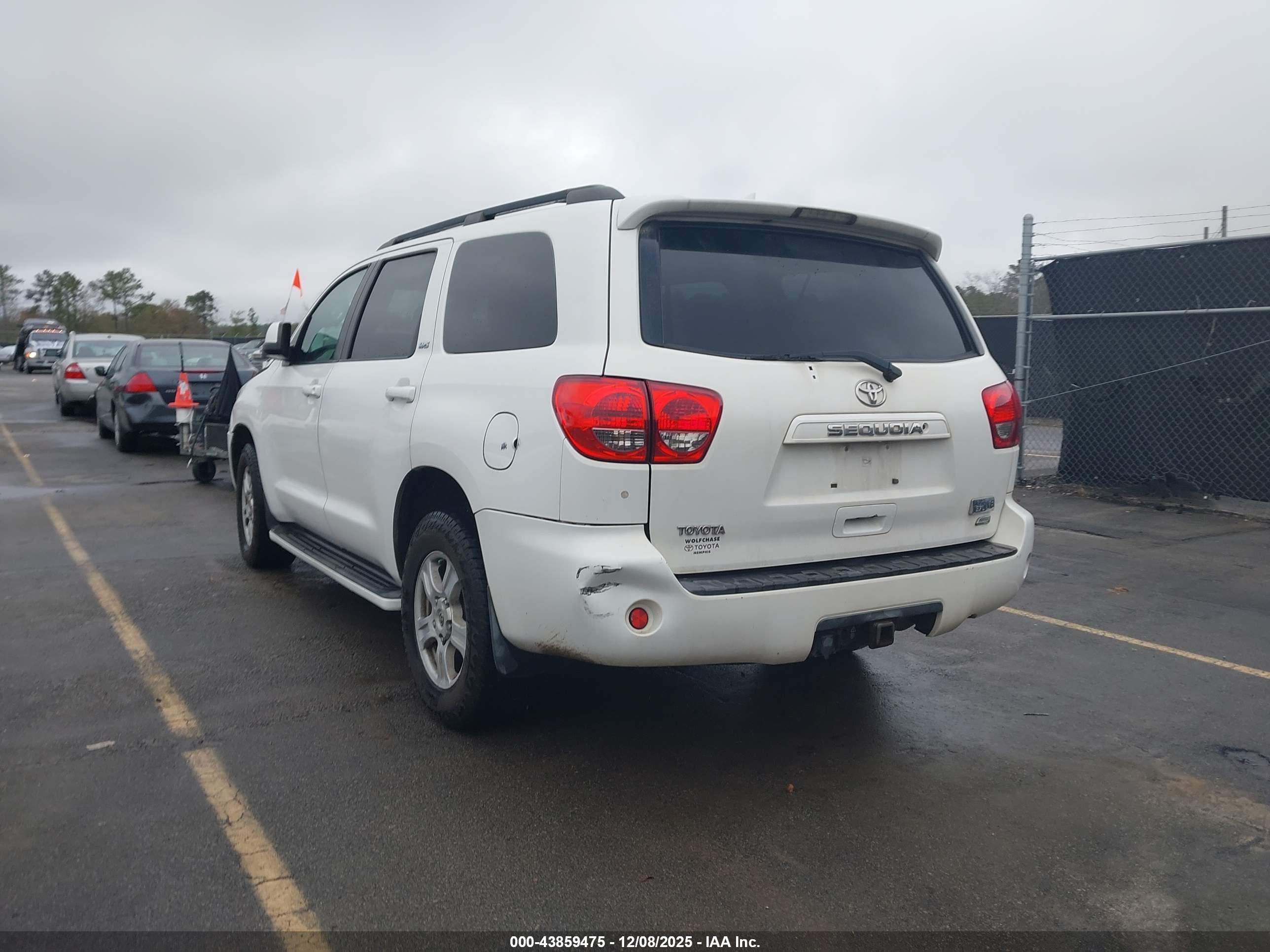 TOYOTA SEQUOIA image 3