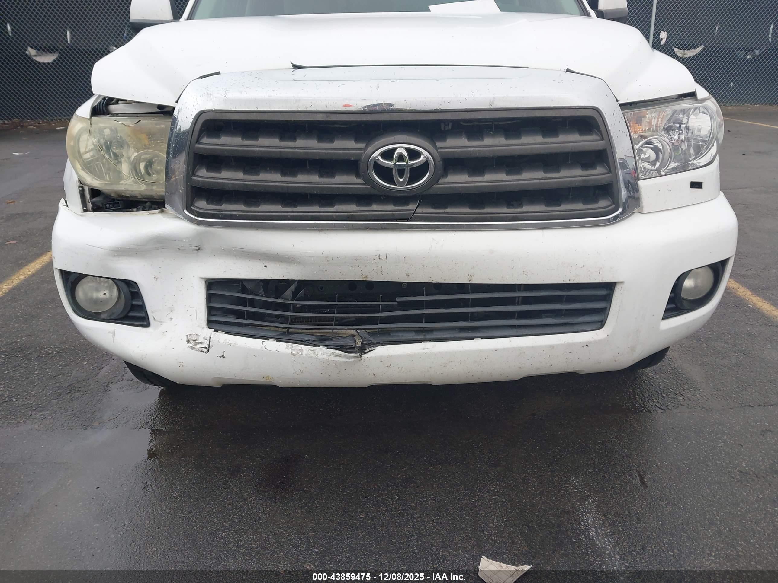 TOYOTA SEQUOIA image 6