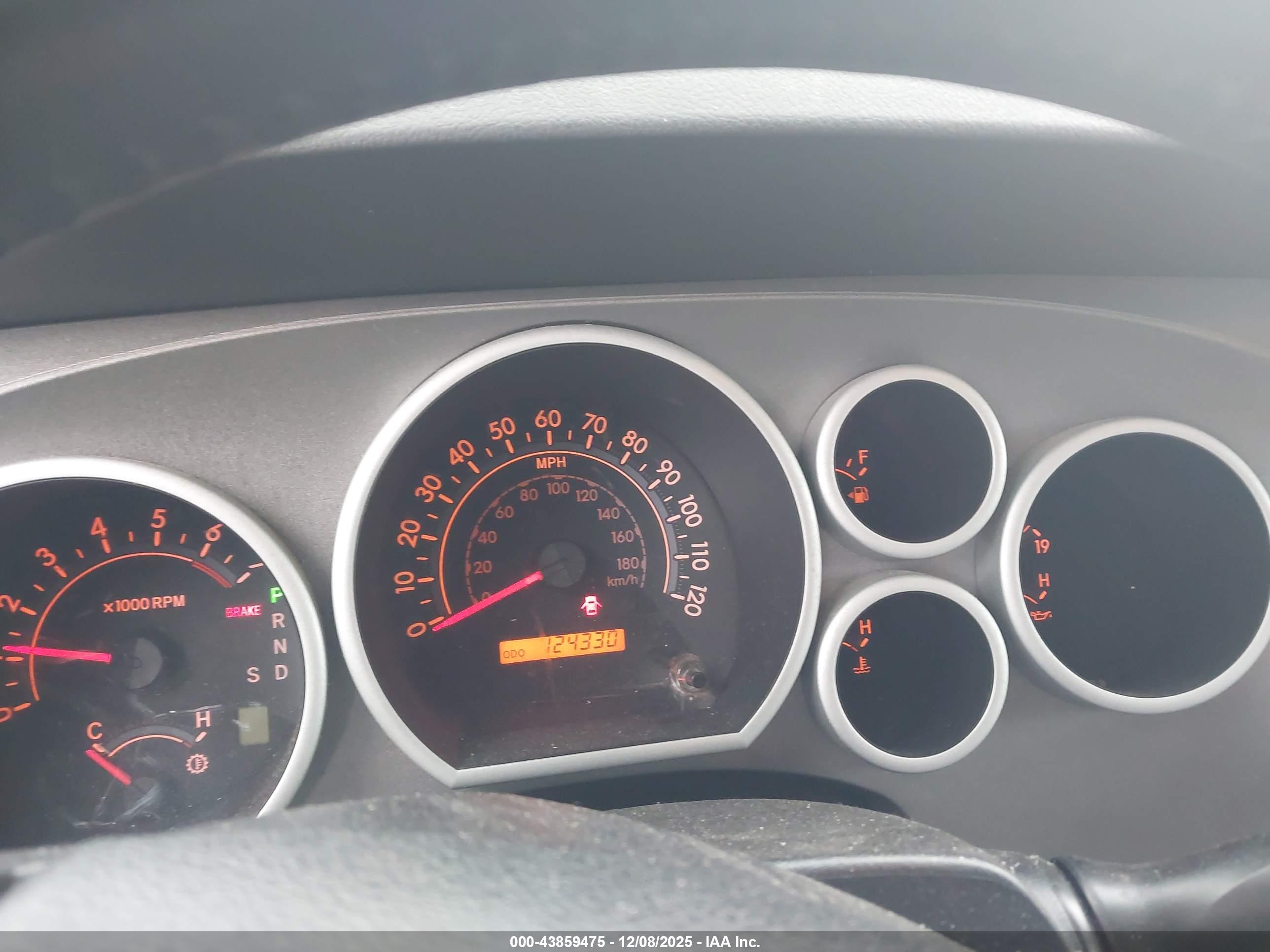 TOYOTA SEQUOIA image 7
