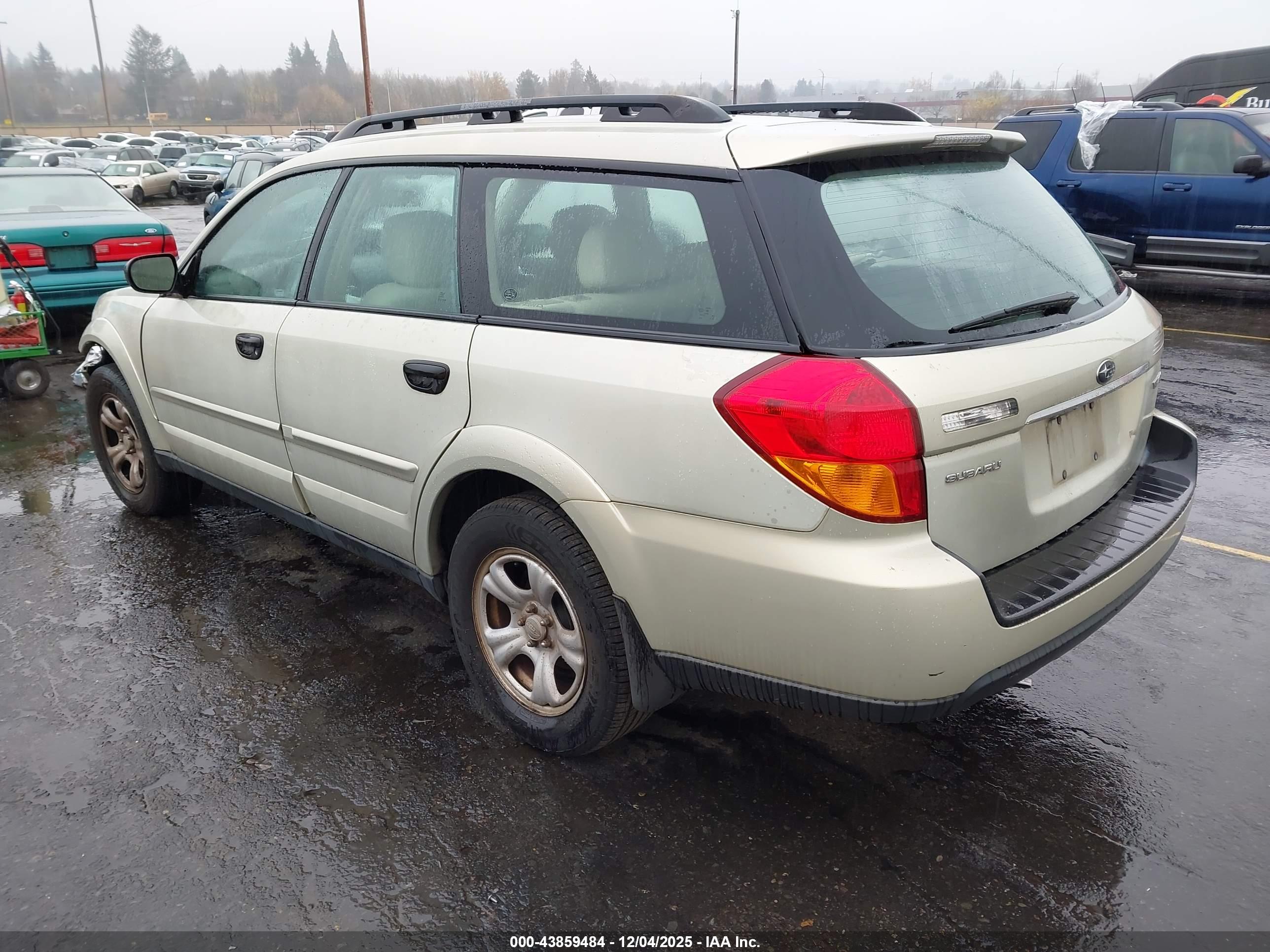 SUBARU OUTBACK image 3