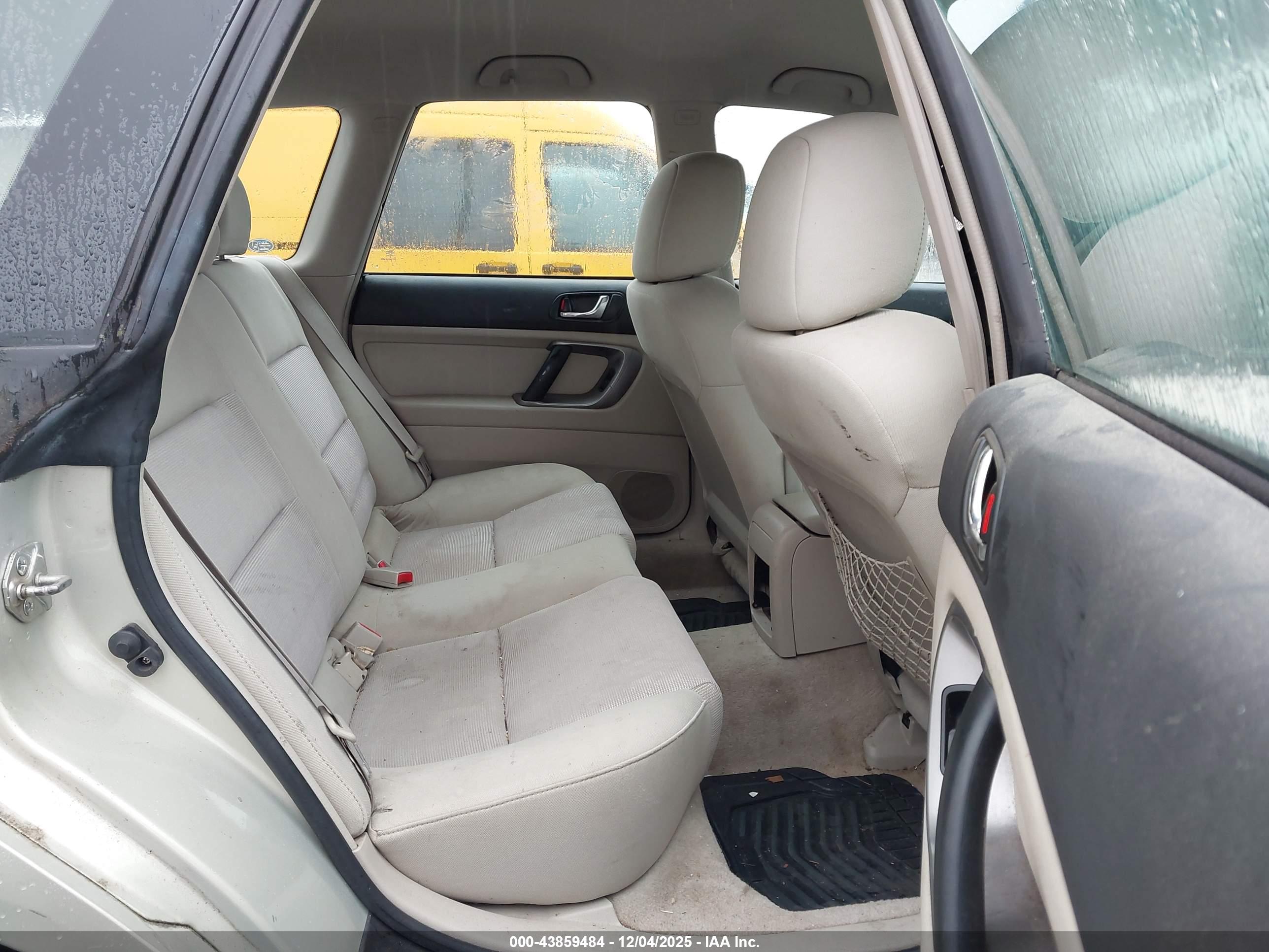 SUBARU OUTBACK image 8
