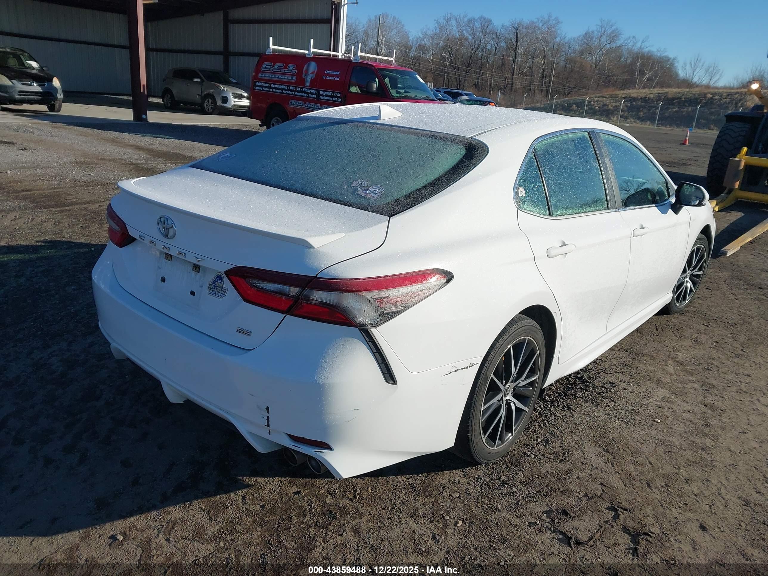 TOYOTA CAMRY image 4