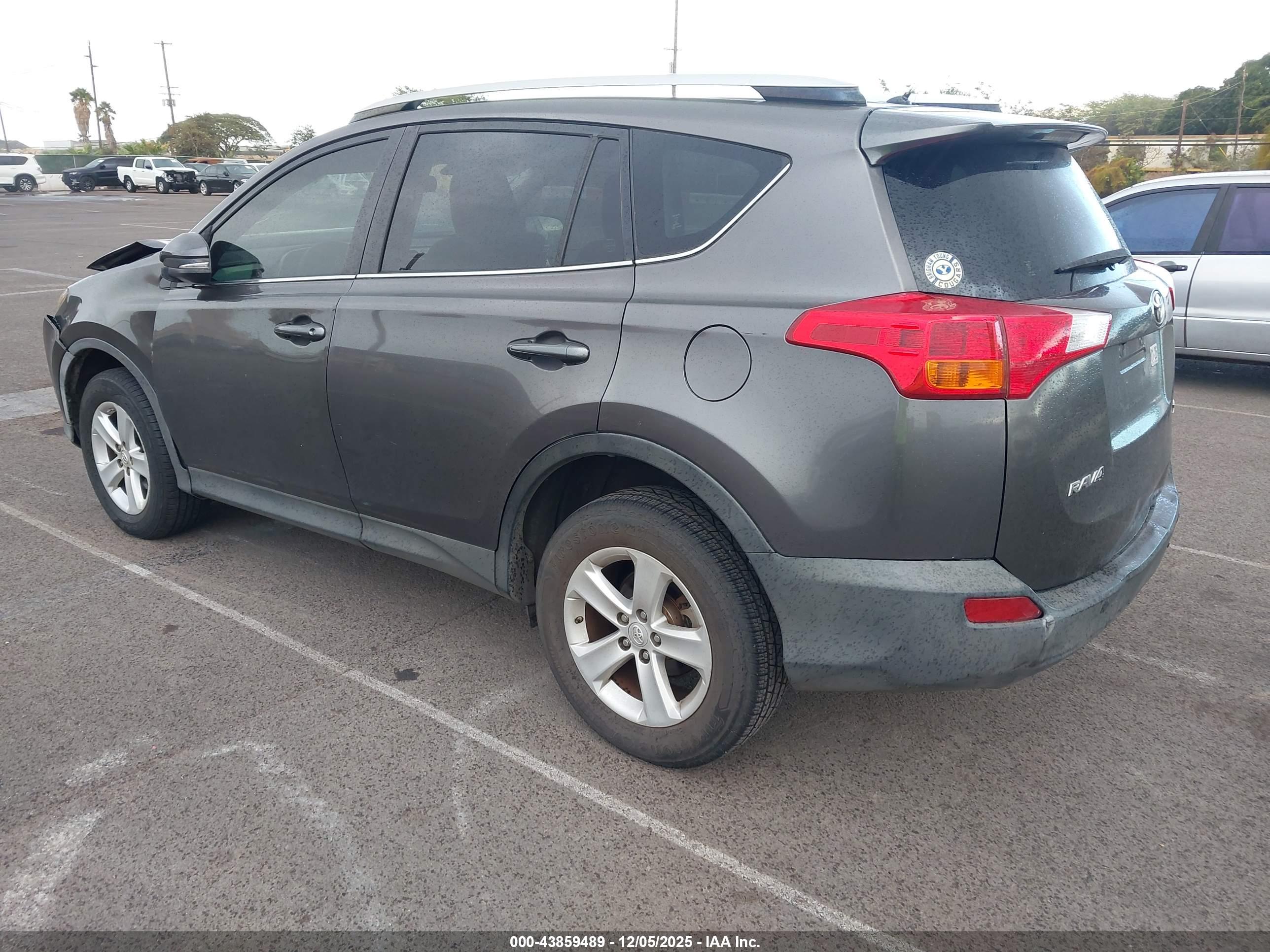 TOYOTA RAV4 image 3