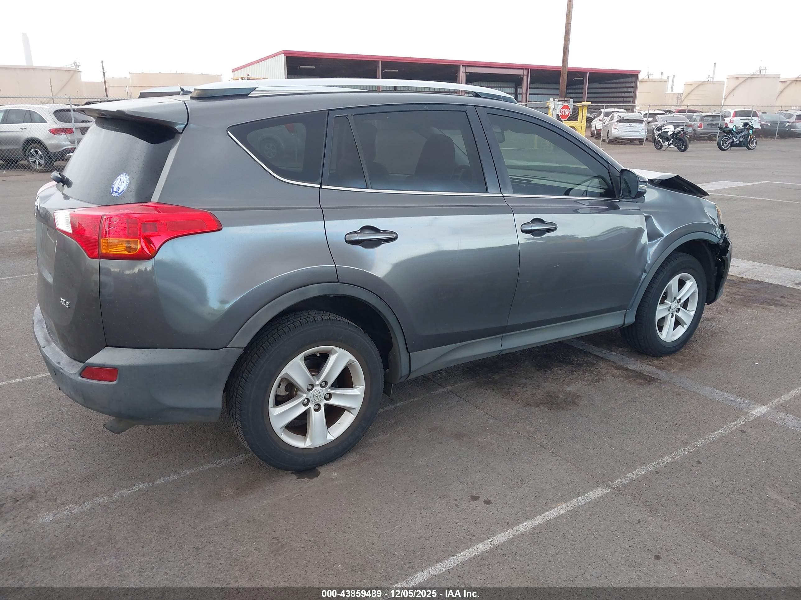 TOYOTA RAV4 image 4