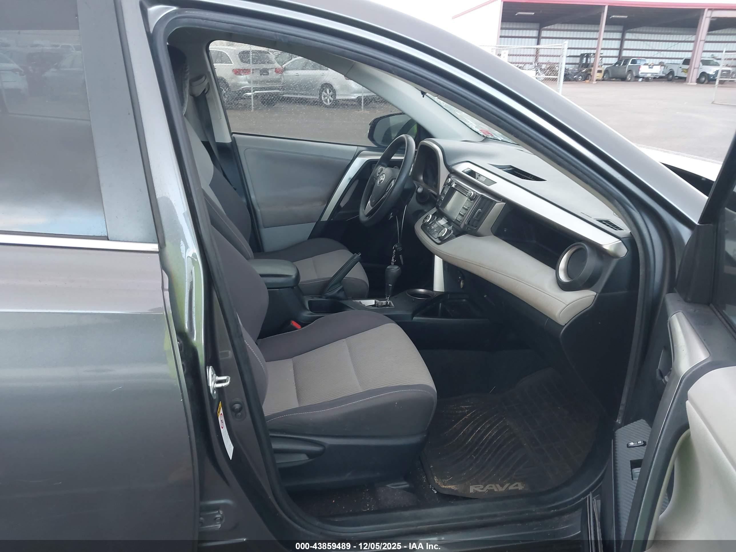TOYOTA RAV4 image 5
