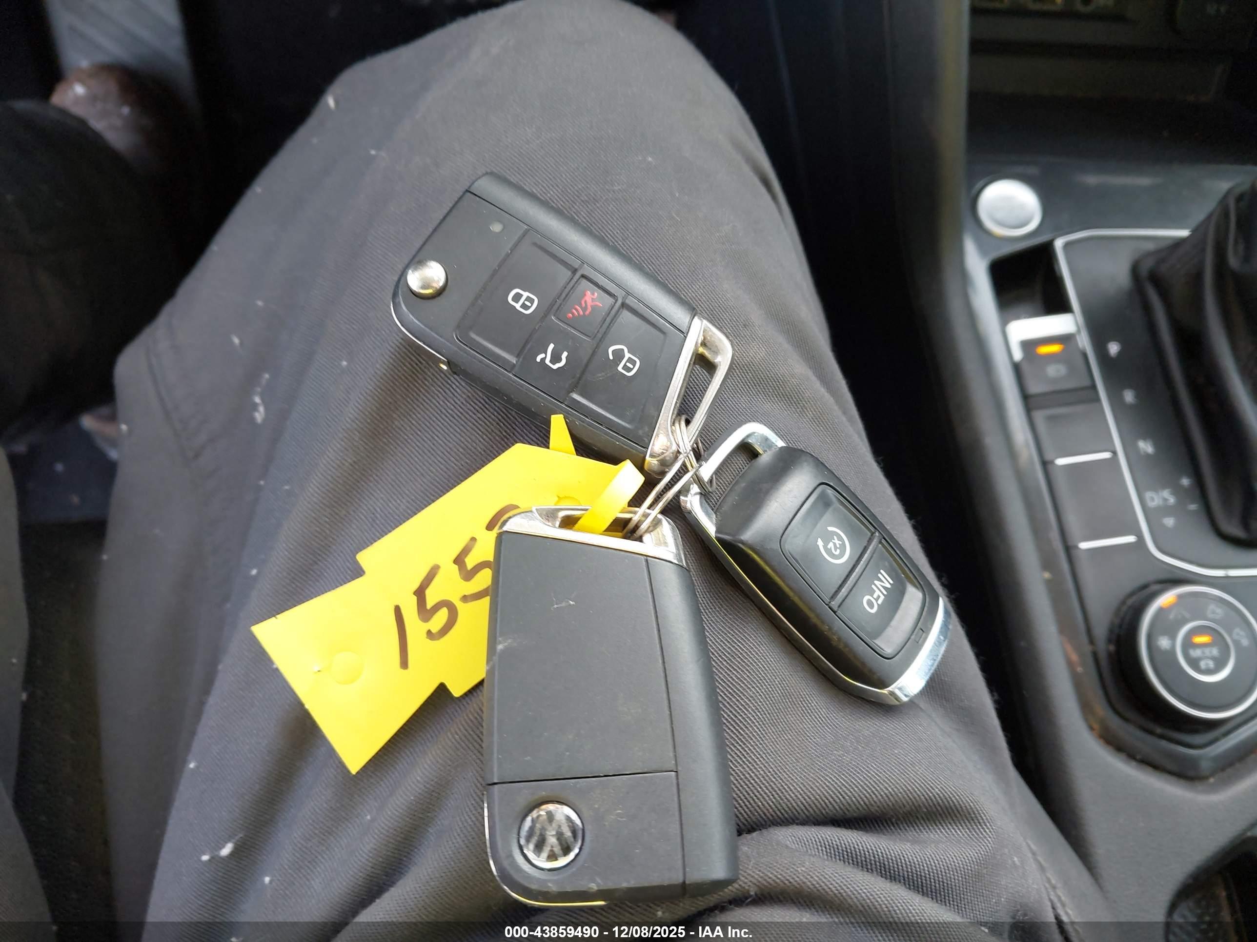 VOLKSWAGEN TIGUAN image 11