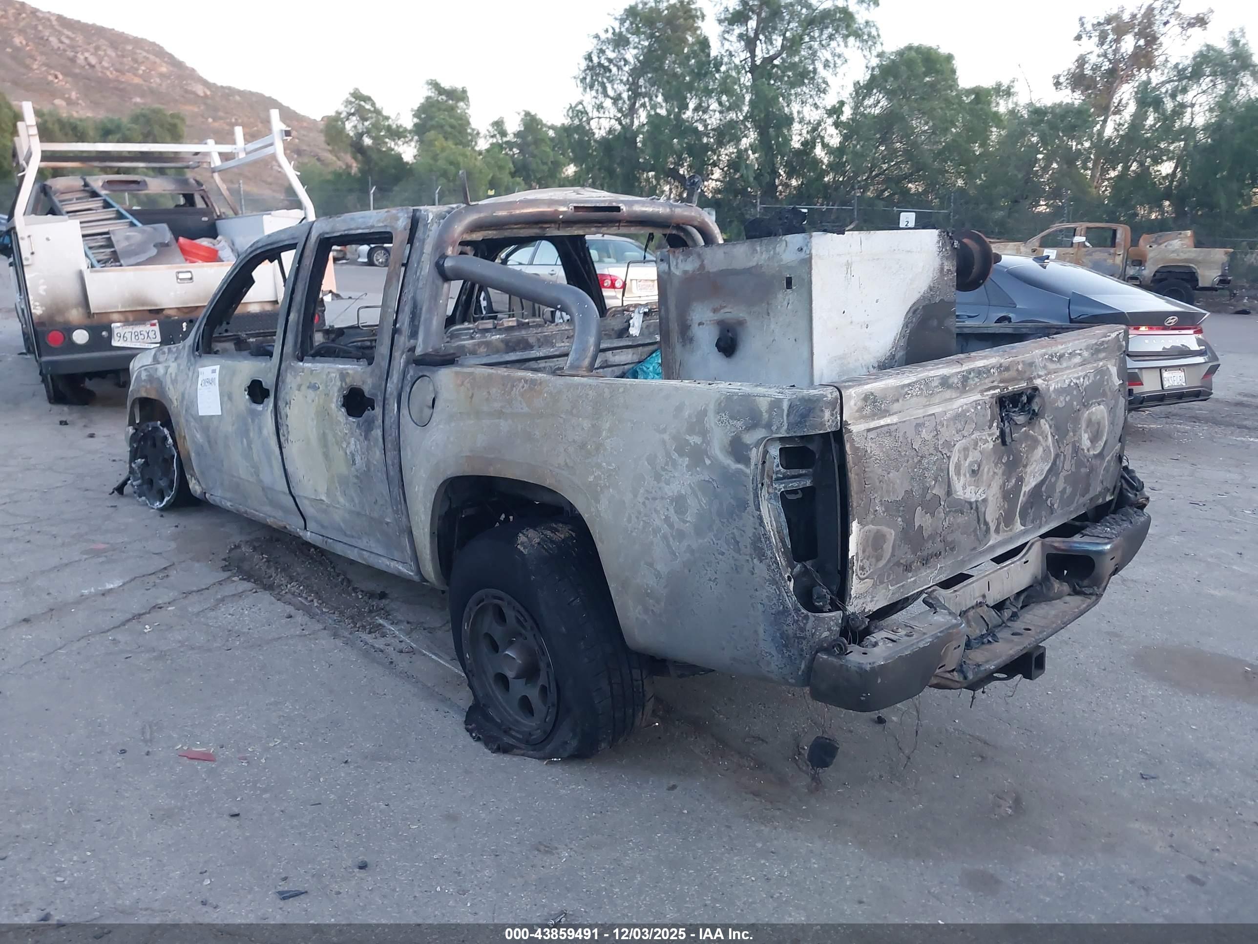 CHEVROLET COLORADO image 3