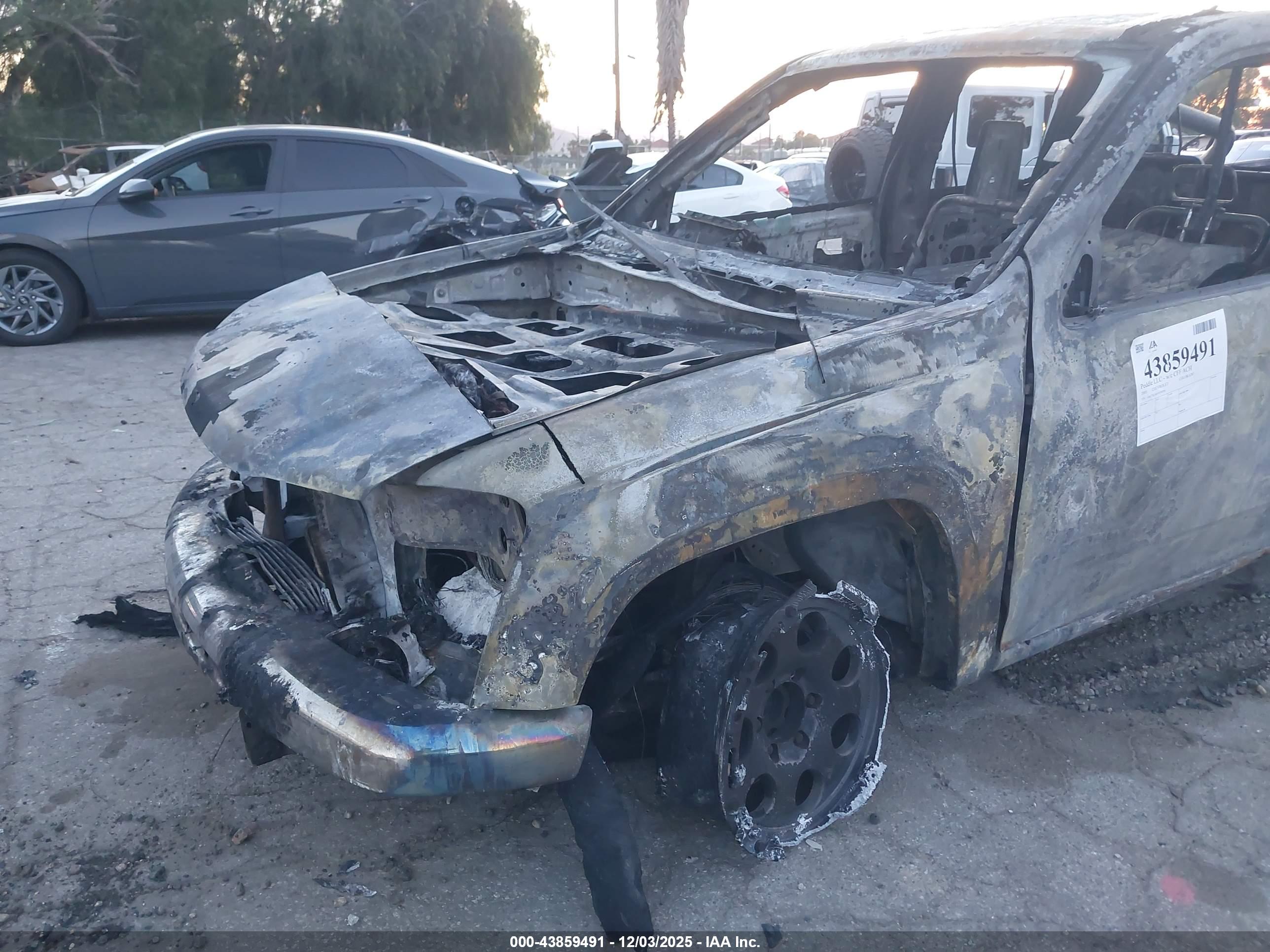 CHEVROLET COLORADO image 6