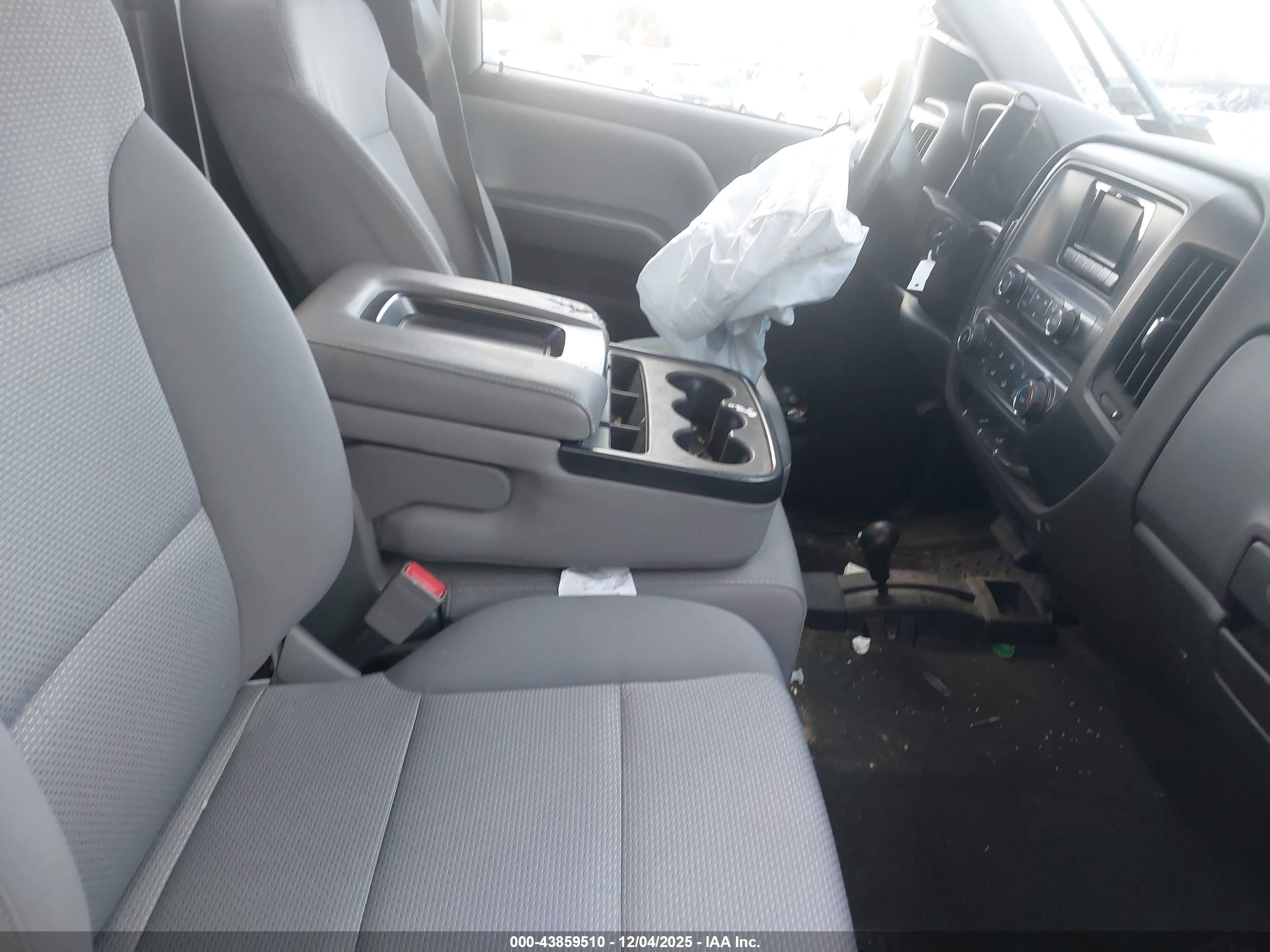 CHEVROLET SILVERADO image 5