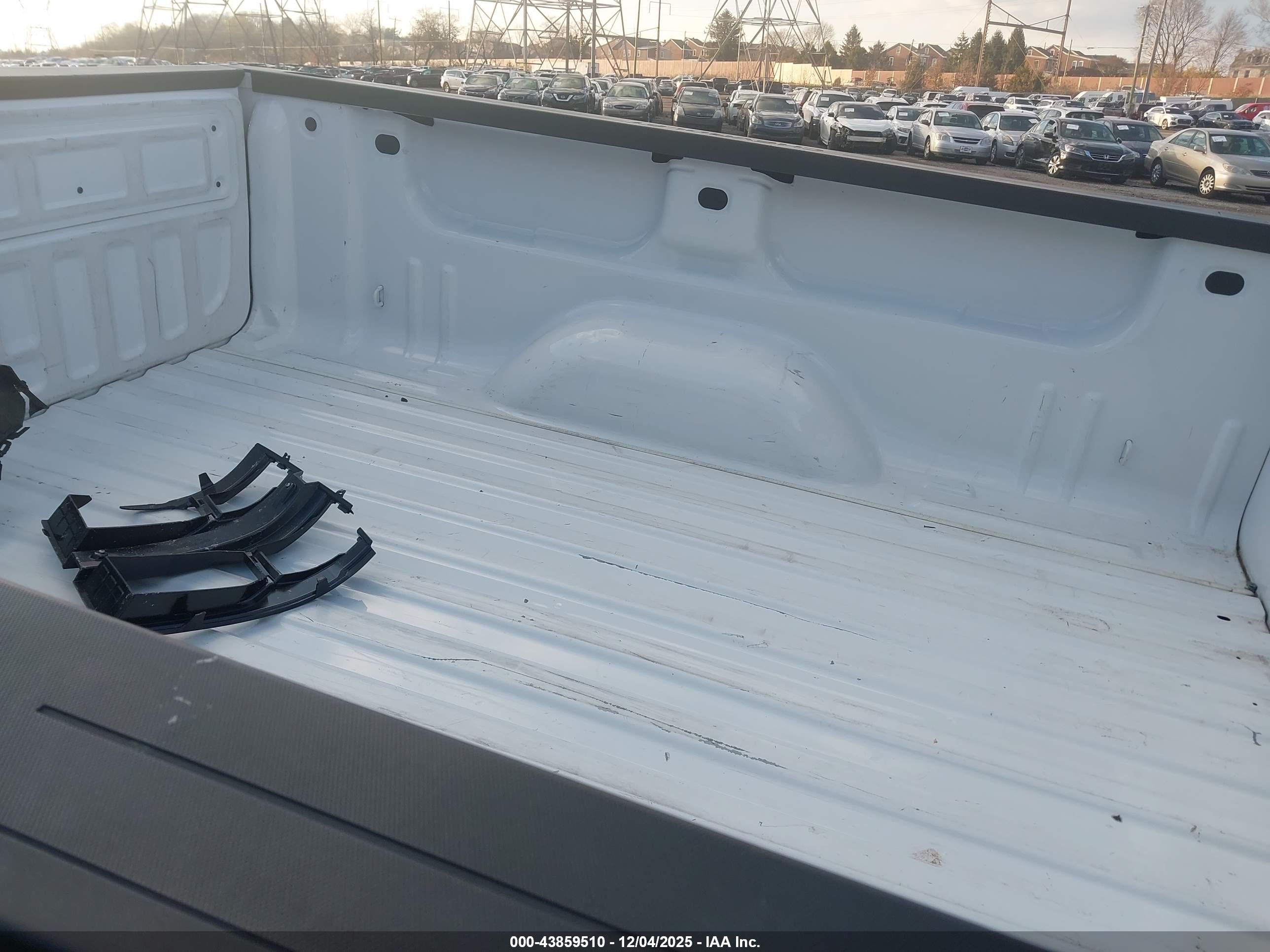 CHEVROLET SILVERADO image 8