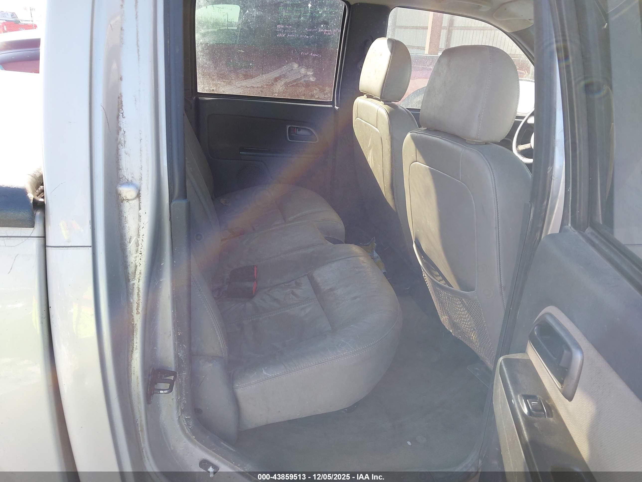 CHEVROLET COLORADO image 8