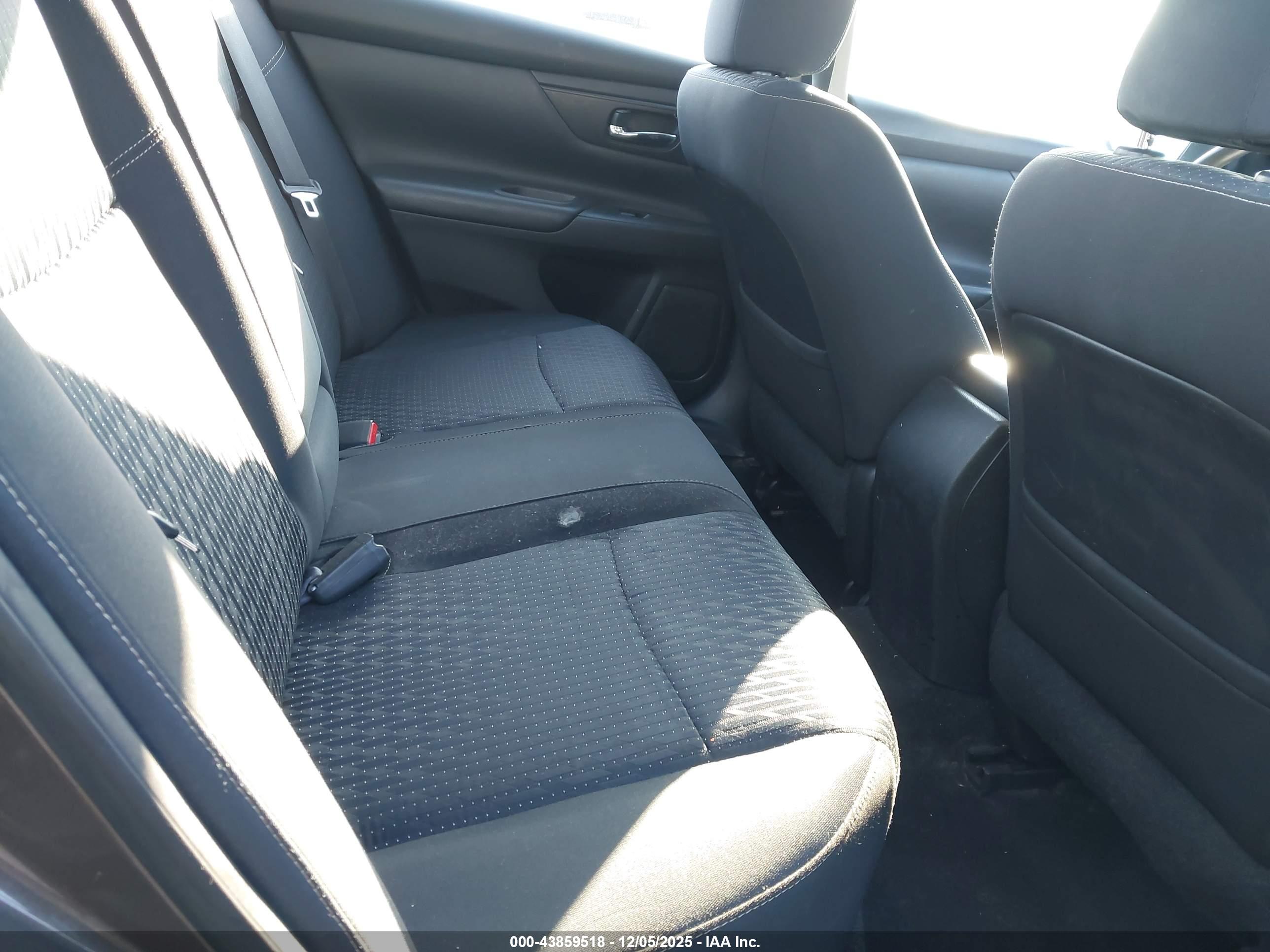 NISSAN ALTIMA image 8