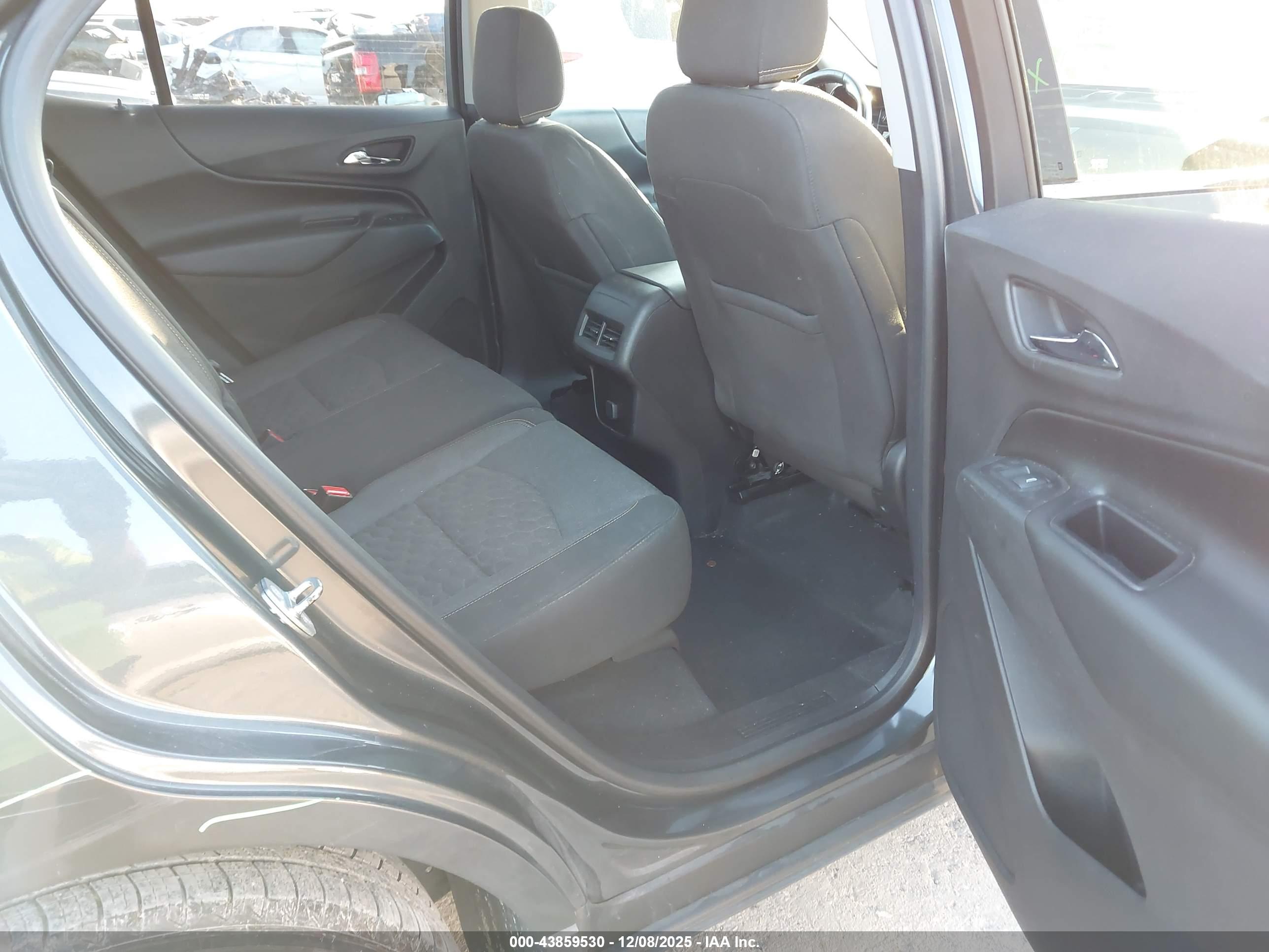 CHEVROLET EQUINOX image 8