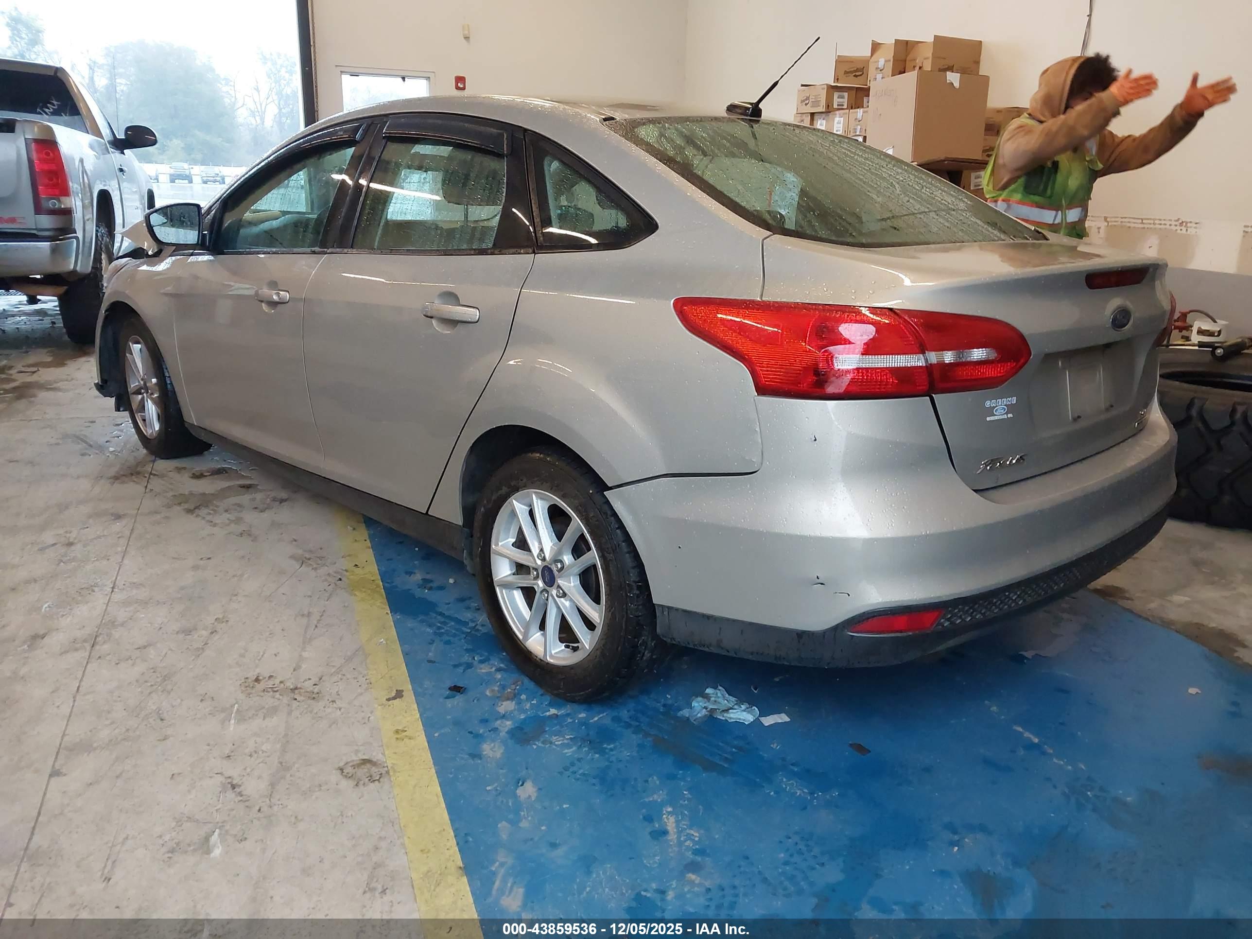 FORD FOCUS image 3