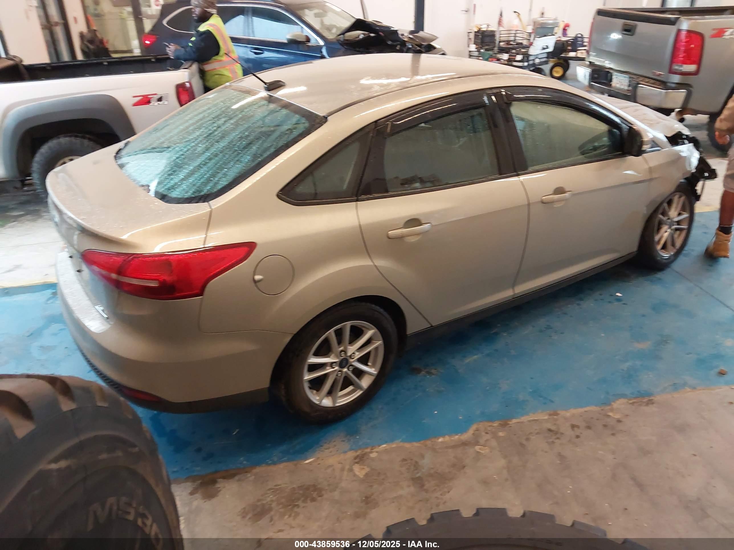 FORD FOCUS image 4