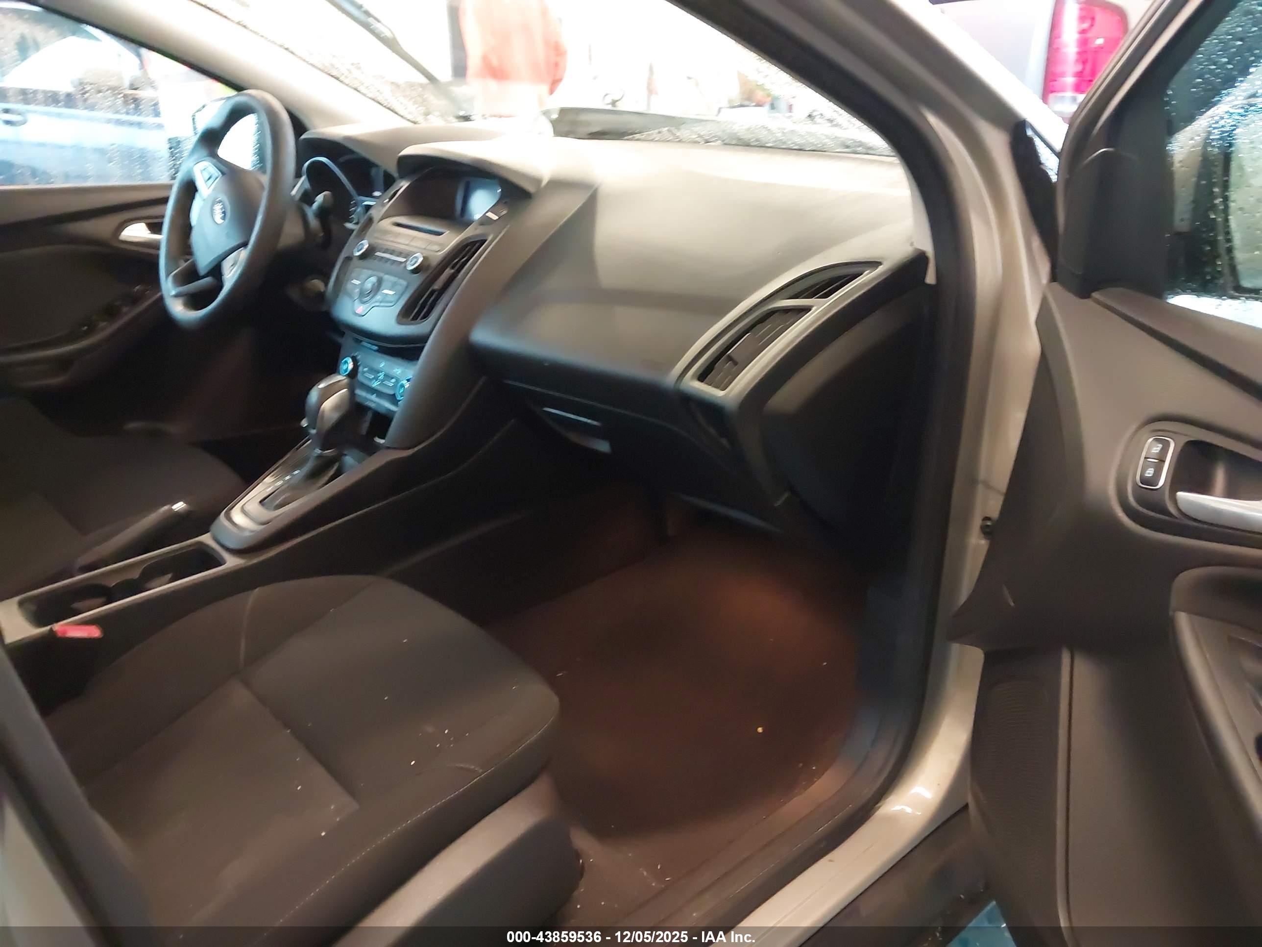 FORD FOCUS image 5