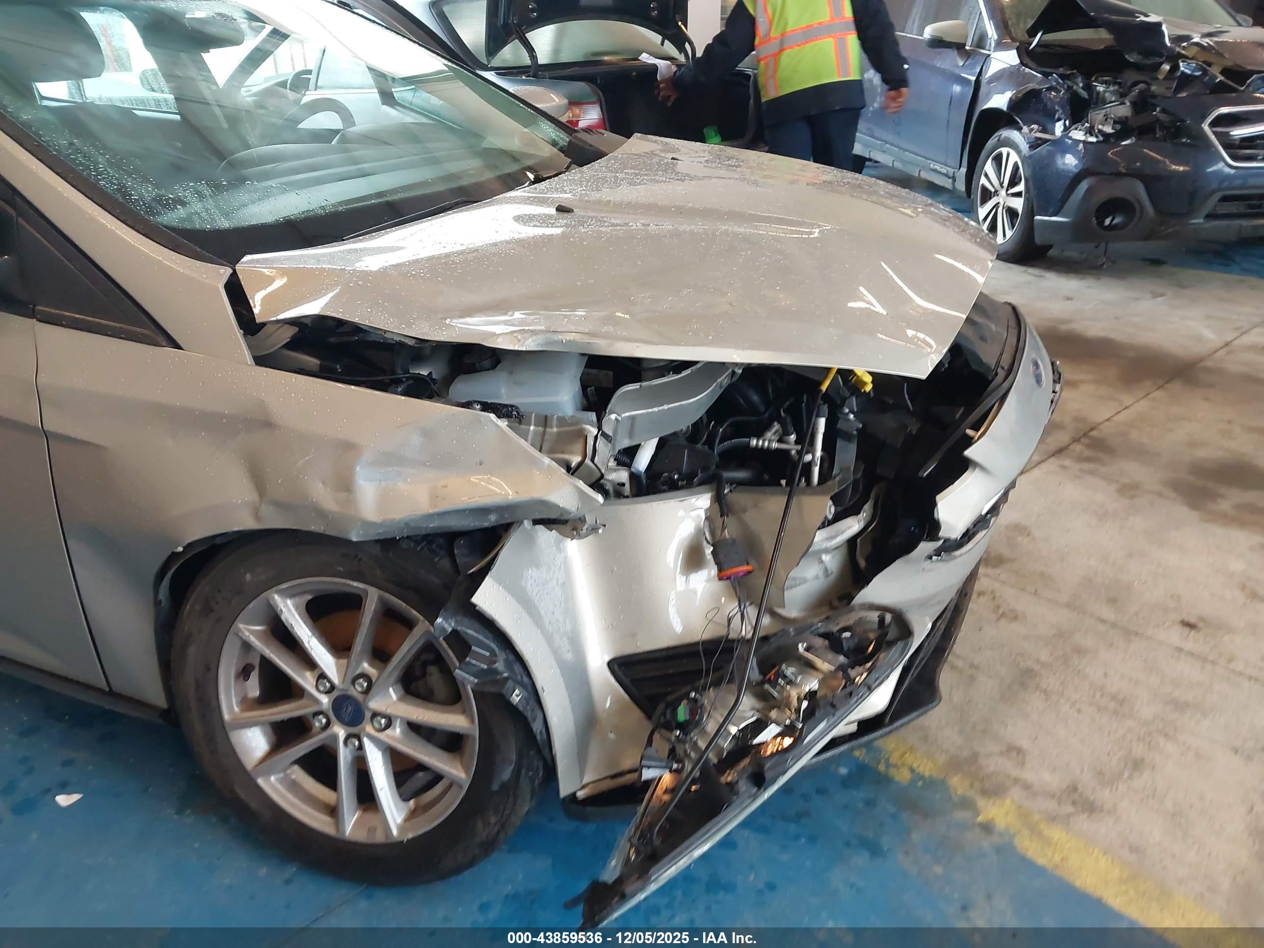 FORD FOCUS image 6