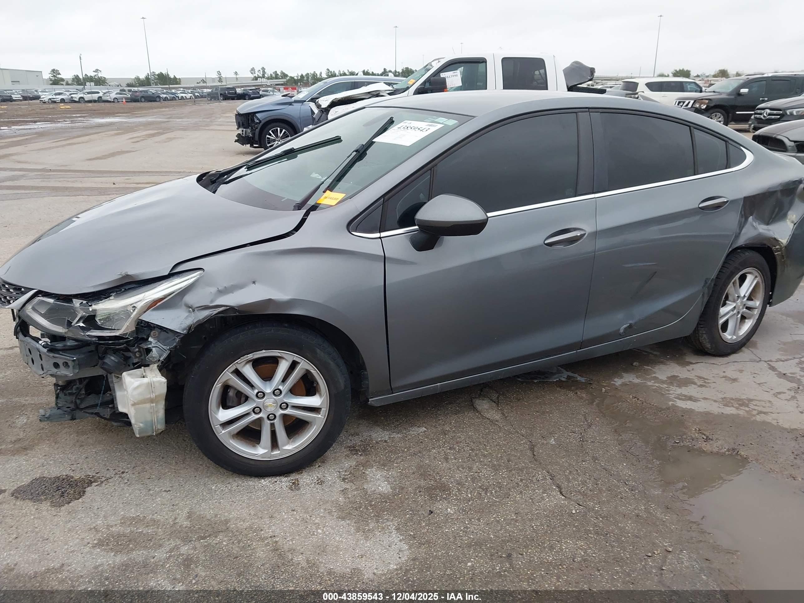 CHEVROLET CRUZE image 2