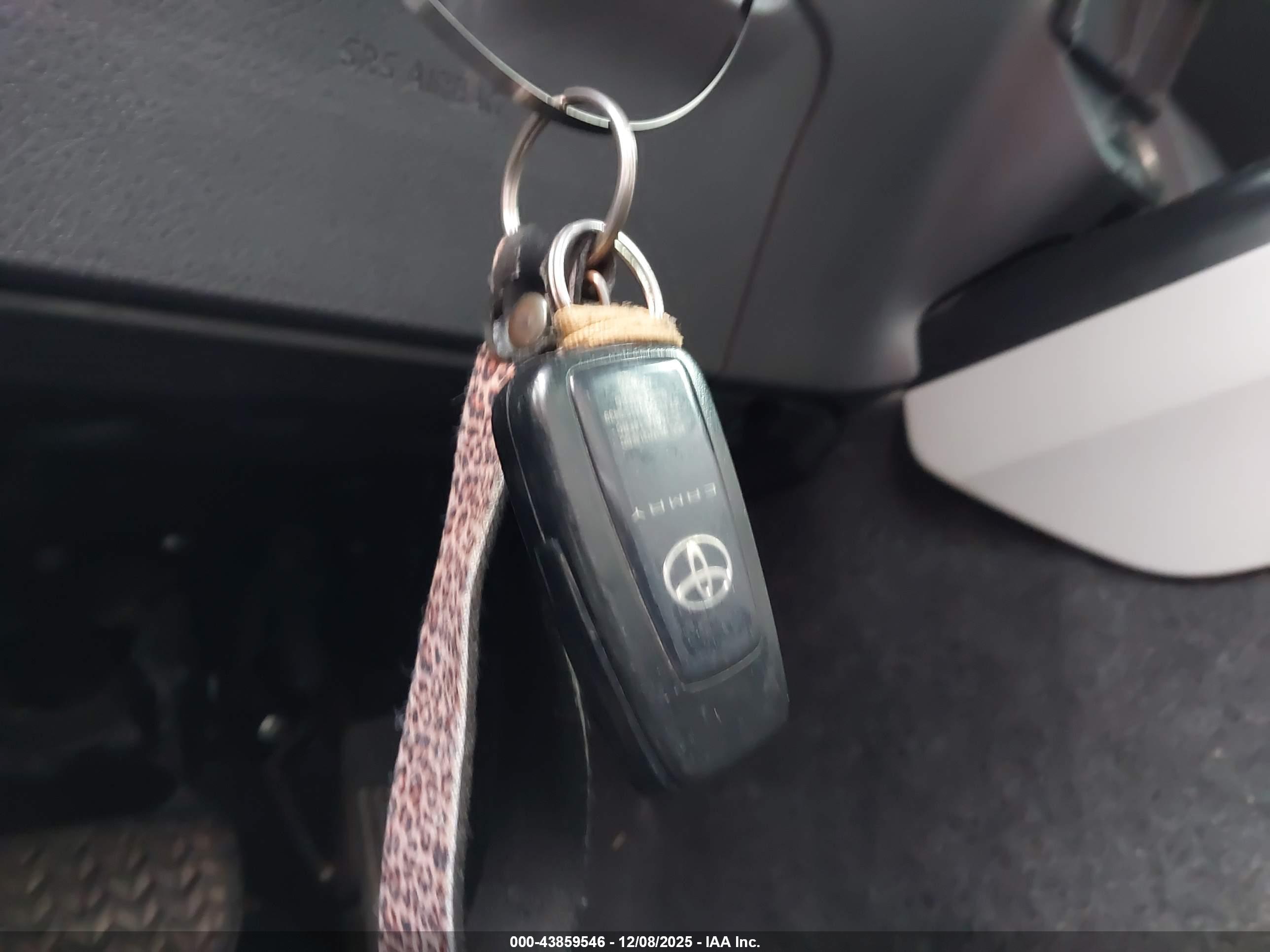 TOYOTA CAMRY image 11