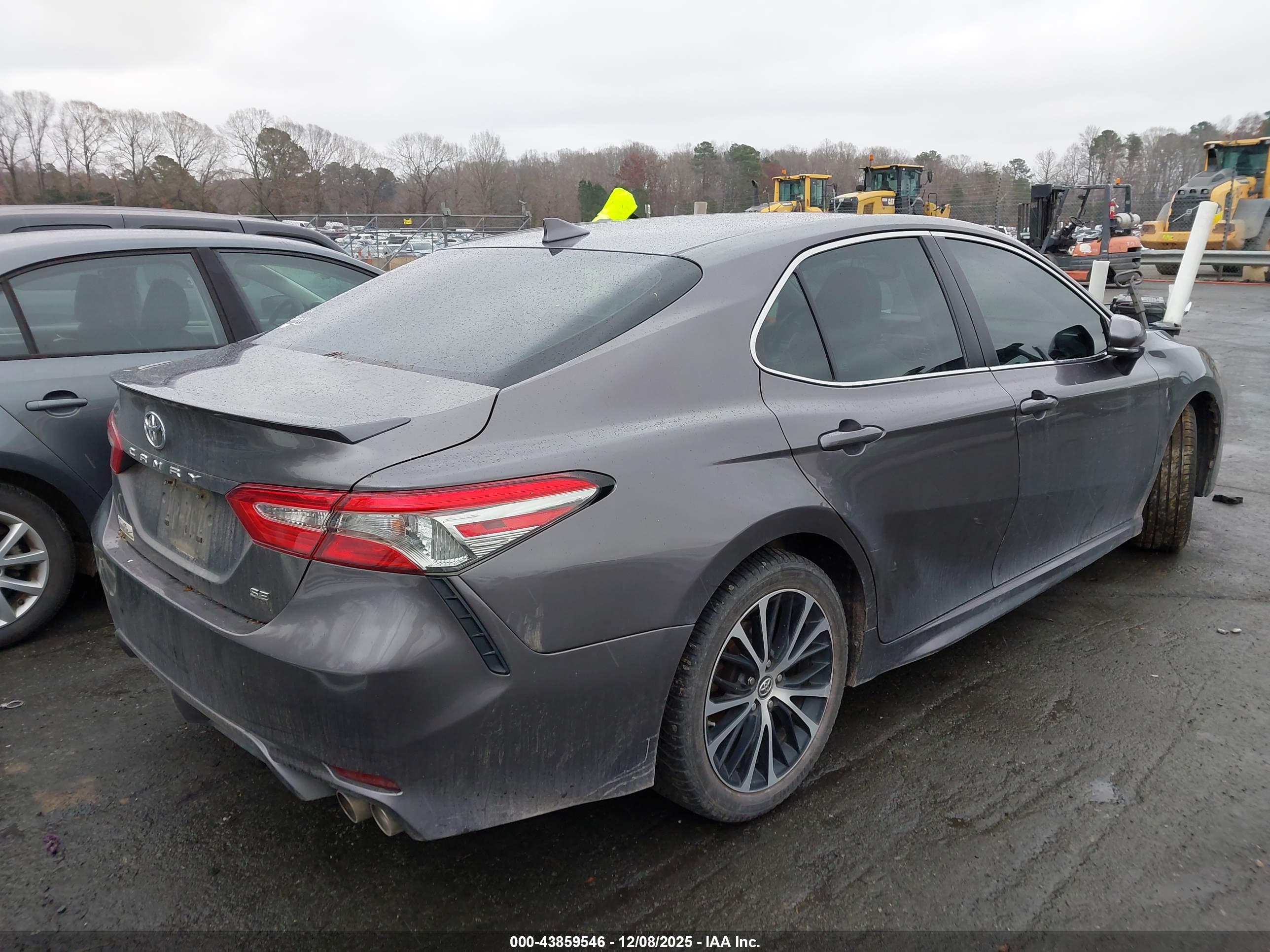 TOYOTA CAMRY image 4