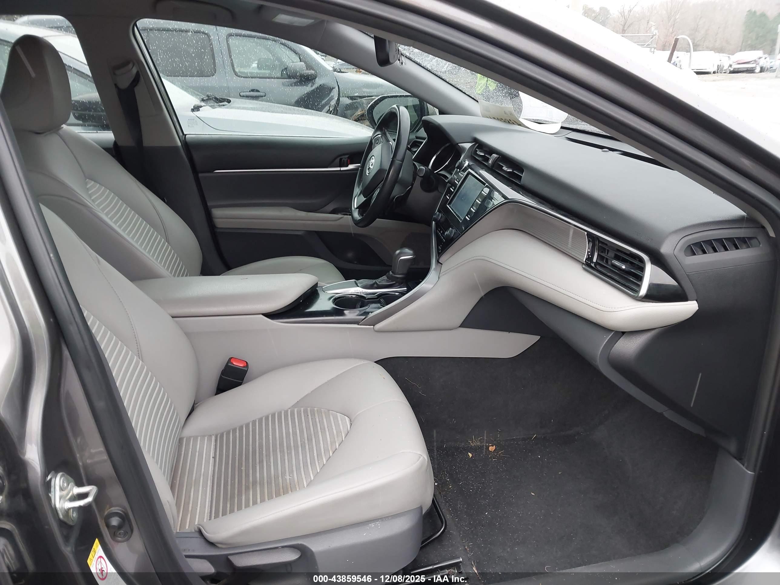 TOYOTA CAMRY image 5