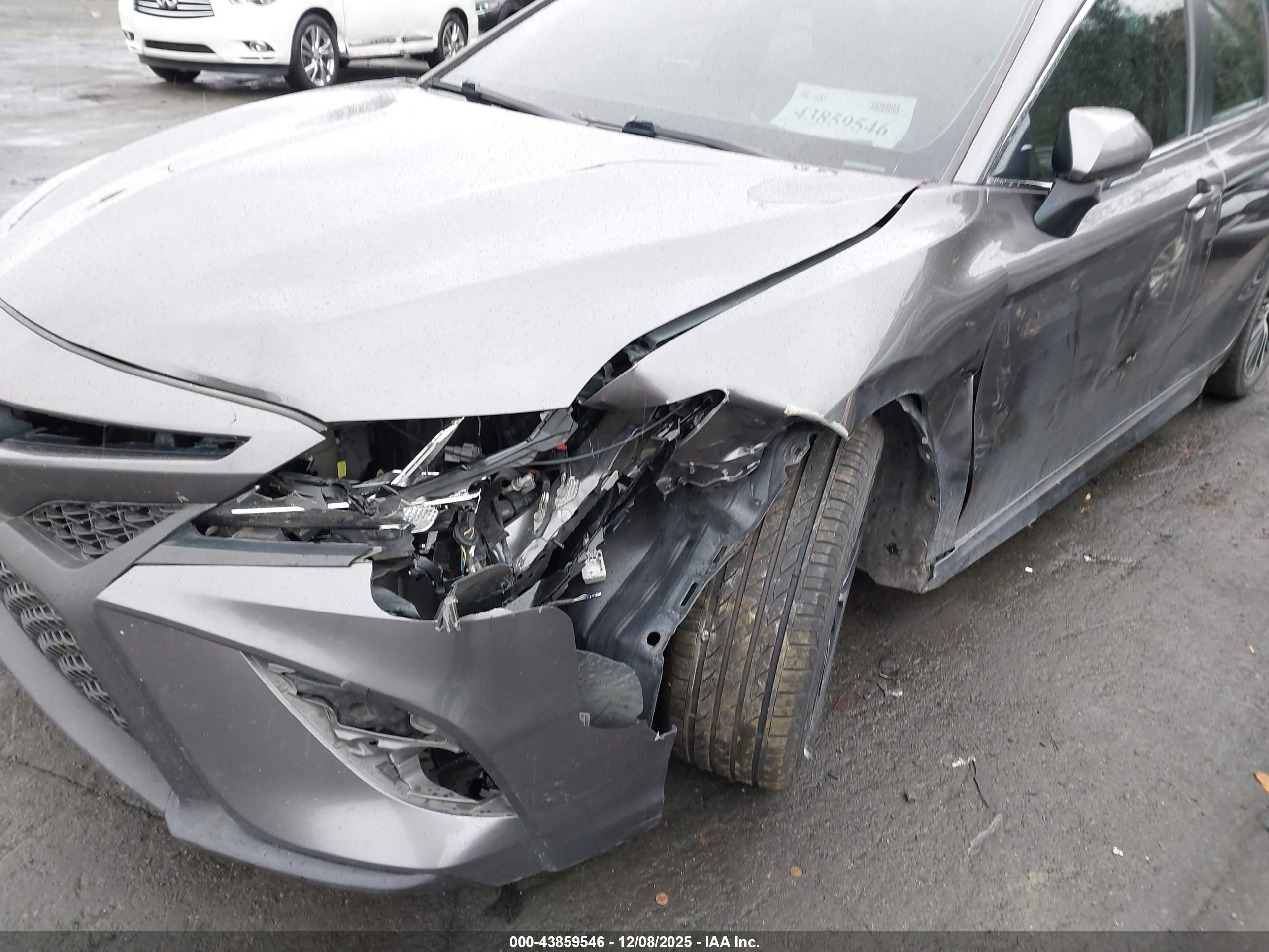 TOYOTA CAMRY image 6