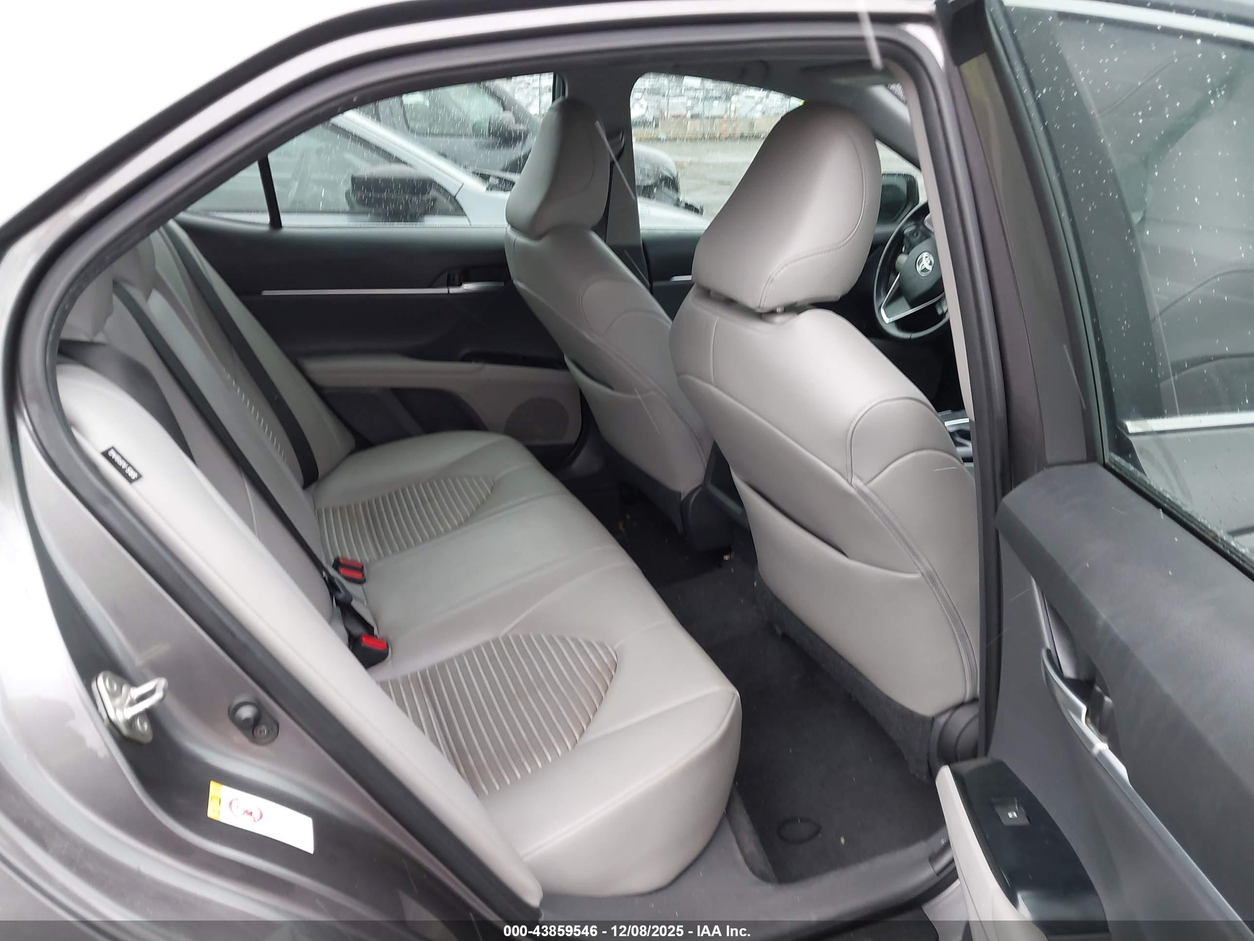 TOYOTA CAMRY image 8